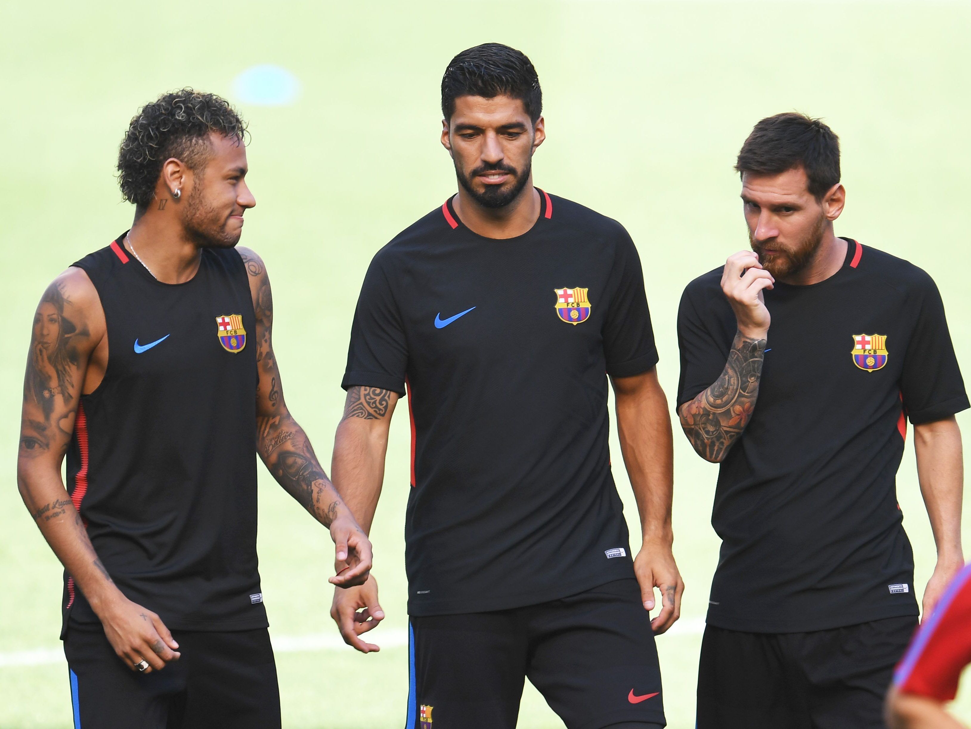 Neymar, Suarez und Messi nahmen nun Kollegen Pique auf die Schippe.