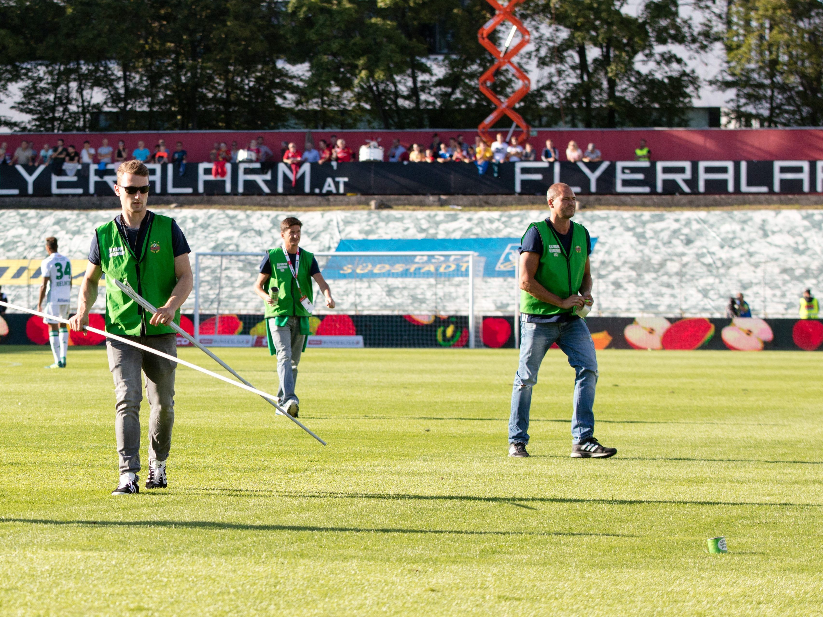 Rapid Wien muss nach der Spielunterbrechung gegen die Admira erneut Strafe zahlen. Rapid Wien muss nach der Spielunterbrechung gegen die Admira erneut Strafe zahlen.