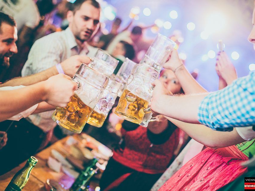 Alle Infos zu den Tickets und Preisen bei der Wiener Wiesn 2017.