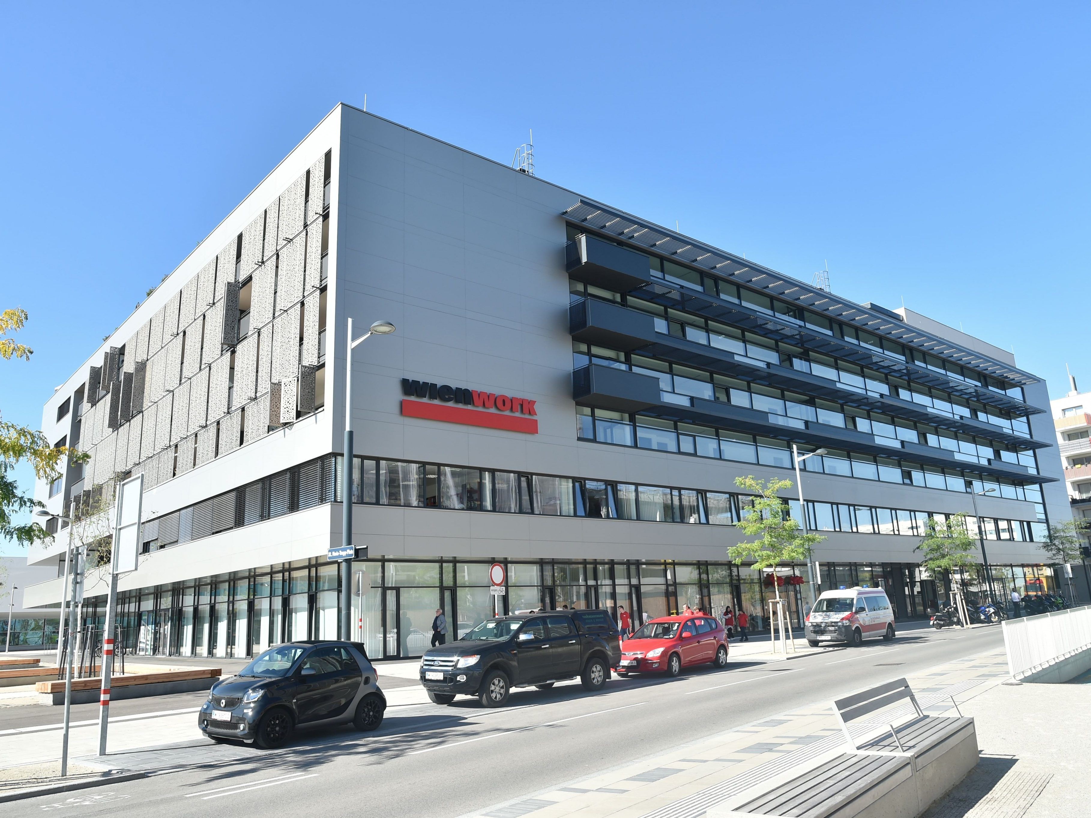 Die Zusammenführung der Standorte ist bei Wien Work nun abgeschlossen. Die Zusammenführung der Standorte ist bei Wien Work nun abgeschlossen.