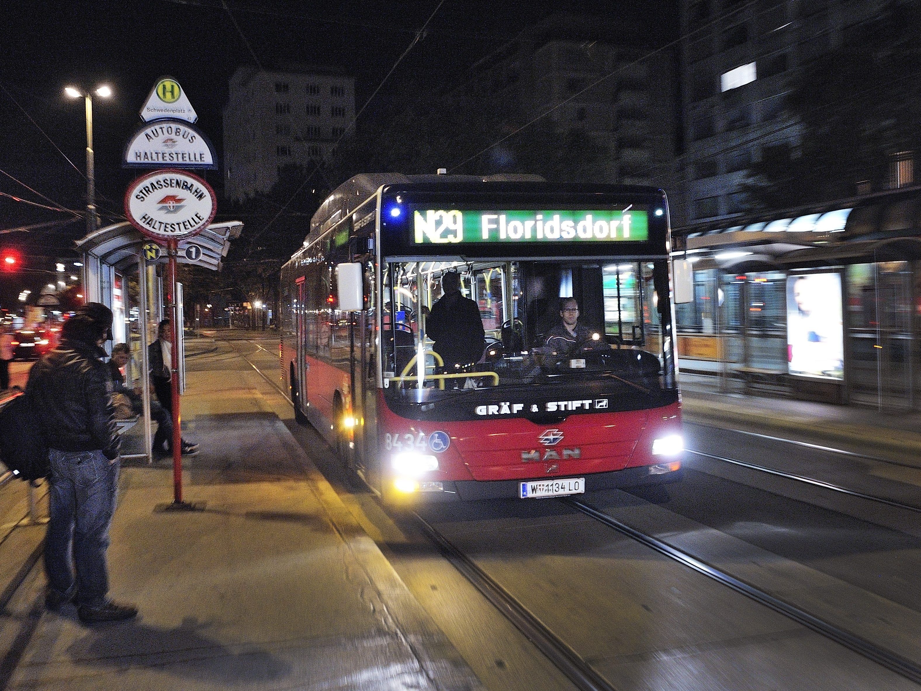 Ein Nachtbus-Lenker der Wiener Linien beobachtete den Zwischenfall