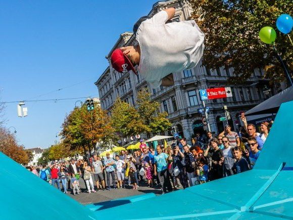 25.000 Menschen besuchten das Wiener Straßenfest im Vorjahr. 25.000 Menschen besuchten das Wiener Straßenfest im Vorjahr.