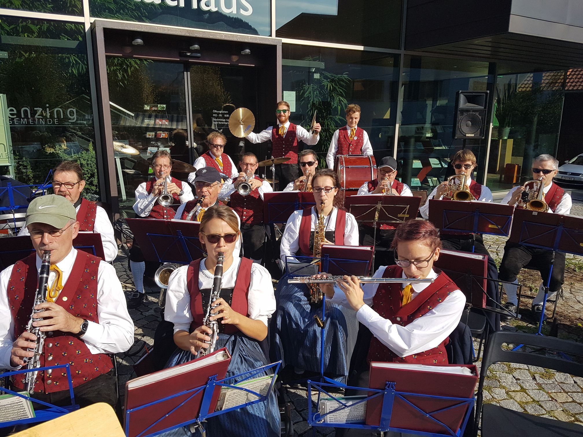 Hintergrundmusik beim diesjährigen Alpabtrieb.