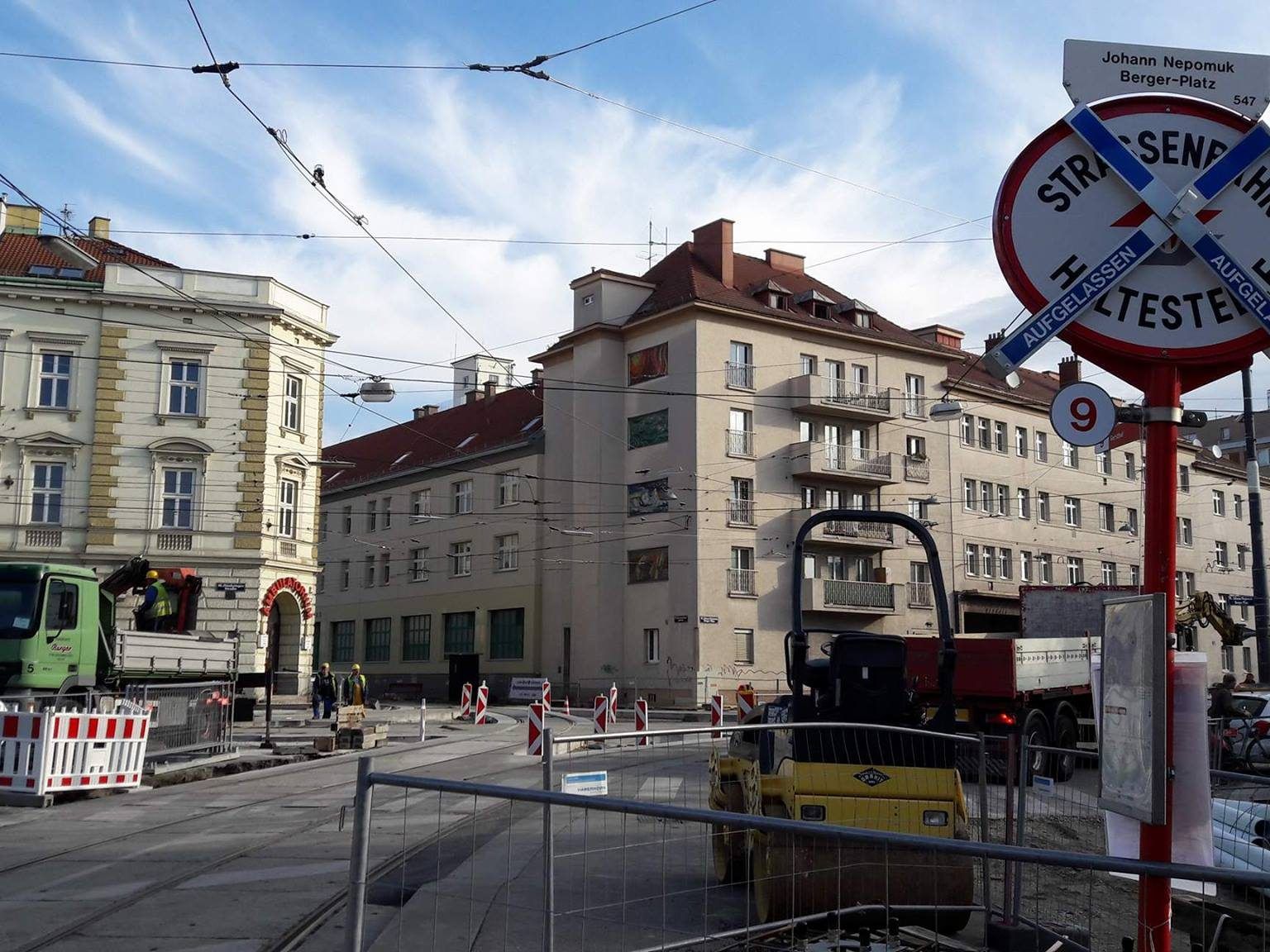 Aufgelassene Haltestellen, nach wie vor Großbaustelle: So sieht es am Johann-Nepomuk-Berger-Platz aus Aufgelassene Haltestellen, nach wie vor Großbaustelle: So sieht es am Johann-Nepomuk-Berger-Platz aus