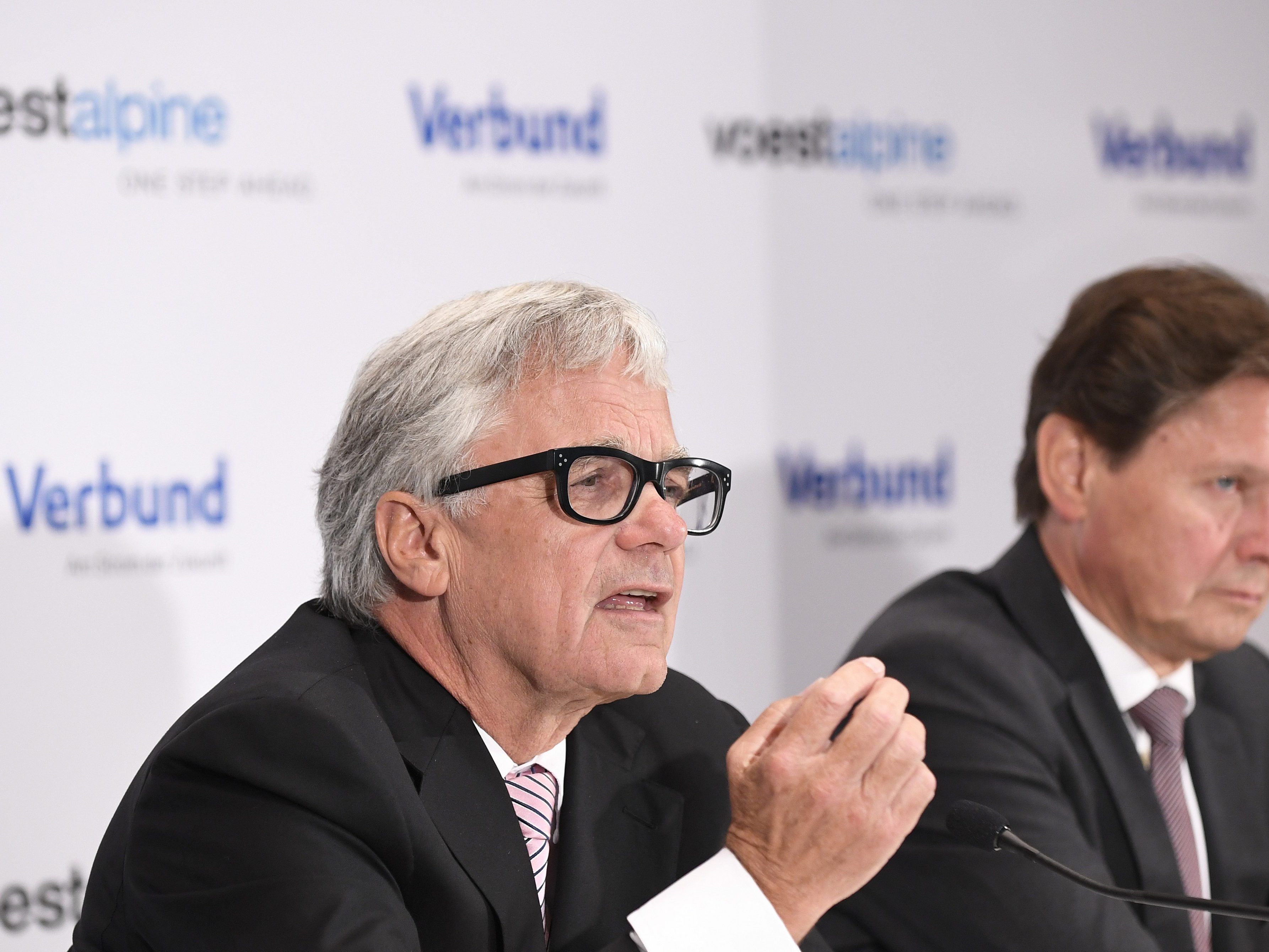 Der Vorstandsvorsitzende der voestalpine AG - Wolfgang Eder (L.) und der Vorstandsvorsitzende der Verbund AG - Wolfgang Anzengruber. Der Vorstandsvorsitzende der voestalpine AG - Wolfgang Eder (L.) und der Vorstandsvorsitzende der Verbund AG - Wolfgang Anzengruber.