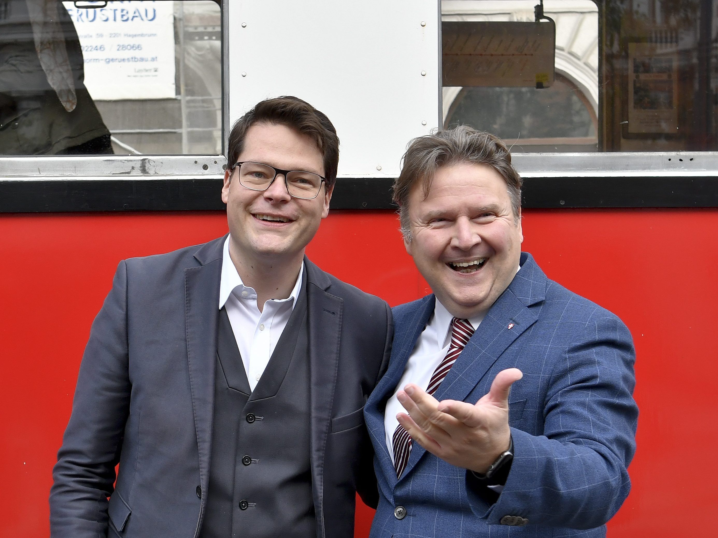 Die SPÖ-Stadträte Jürgen Czernohorszky und Michael Ludwig bei der Pressekonferenz "130 Jahre Wiener Volkshochschulen".