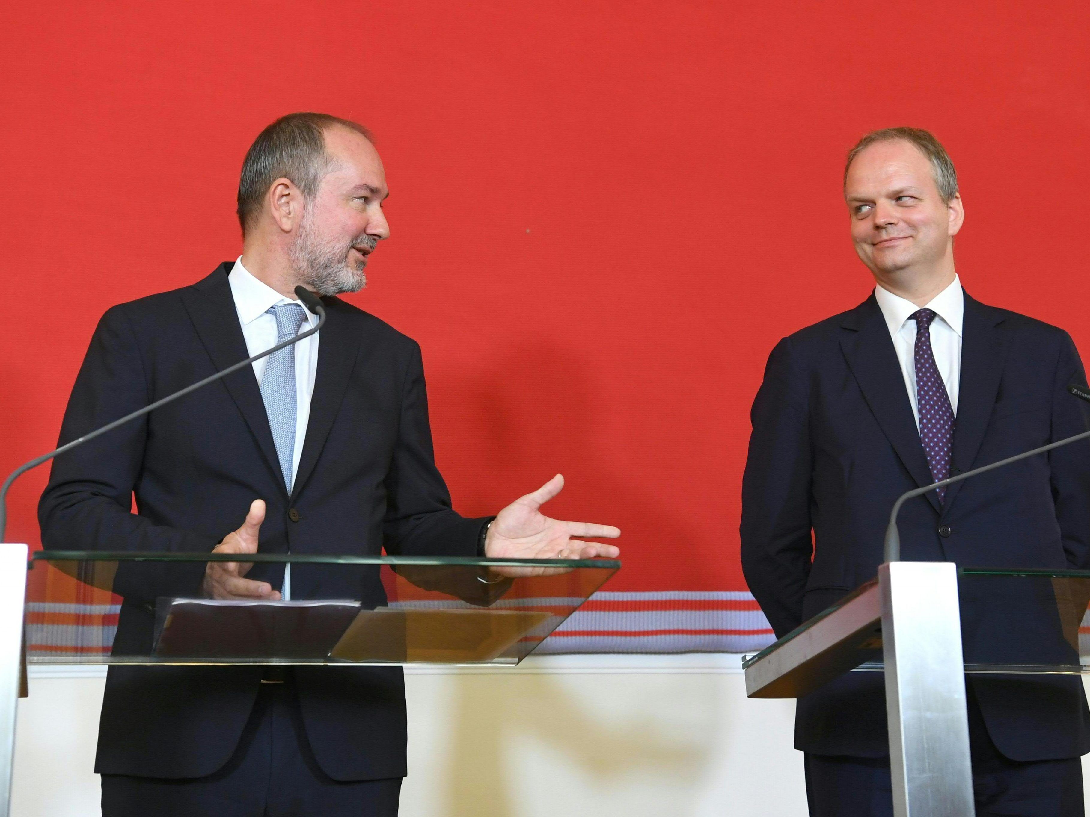 Kulturminister Thomas Drozda (l./SPÖ) und Eike Schmidt bei der Pressekonferenz Kulturminister Thomas Drozda (l./SPÖ) und Eike Schmidt bei der Pressekonferenz