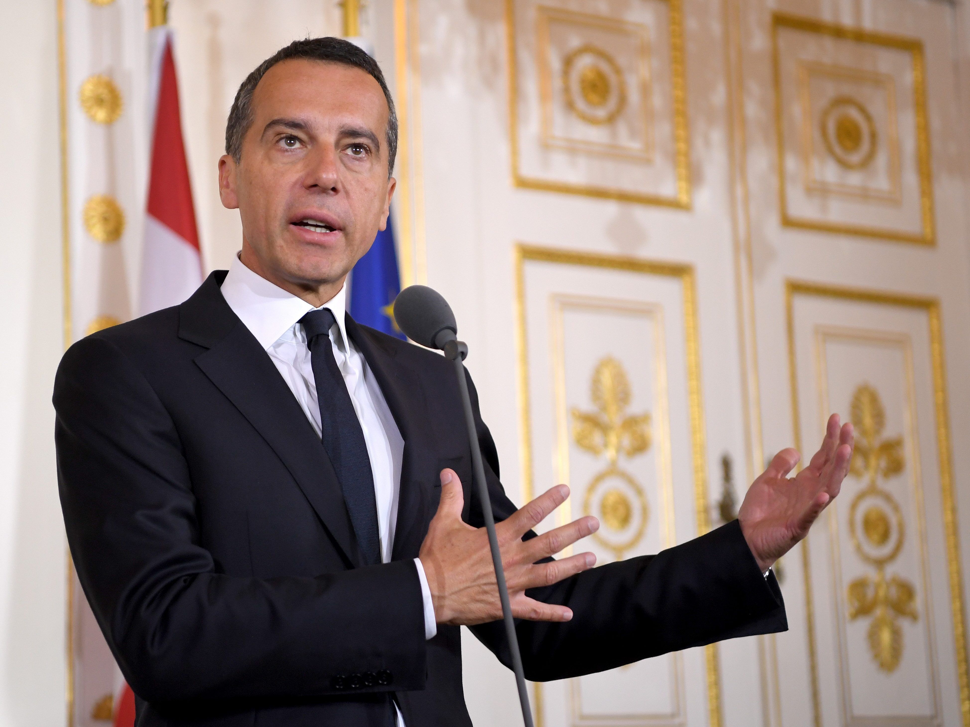 Bundeskanzler Kern ließ den "Mauerbau" im Regierungsviertel stoppen Bundeskanzler Kern ließ den "Mauerbau" im Regierungsviertel stoppen
