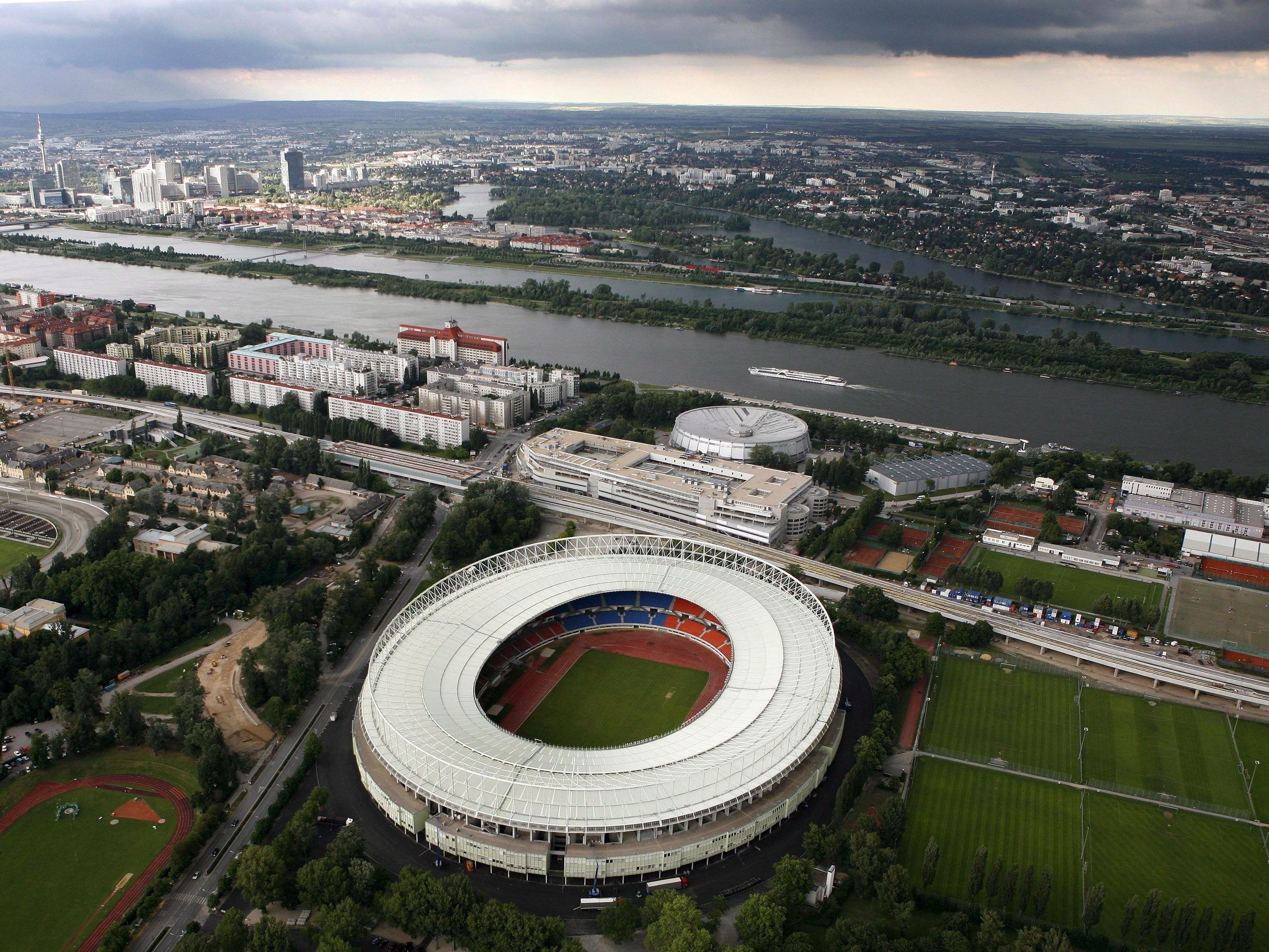 Das Ernst-Happel-Stadion in Wien ist in die Jahre gekommen. Das Ernst-Happel-Stadion in Wien ist in die Jahre gekommen.