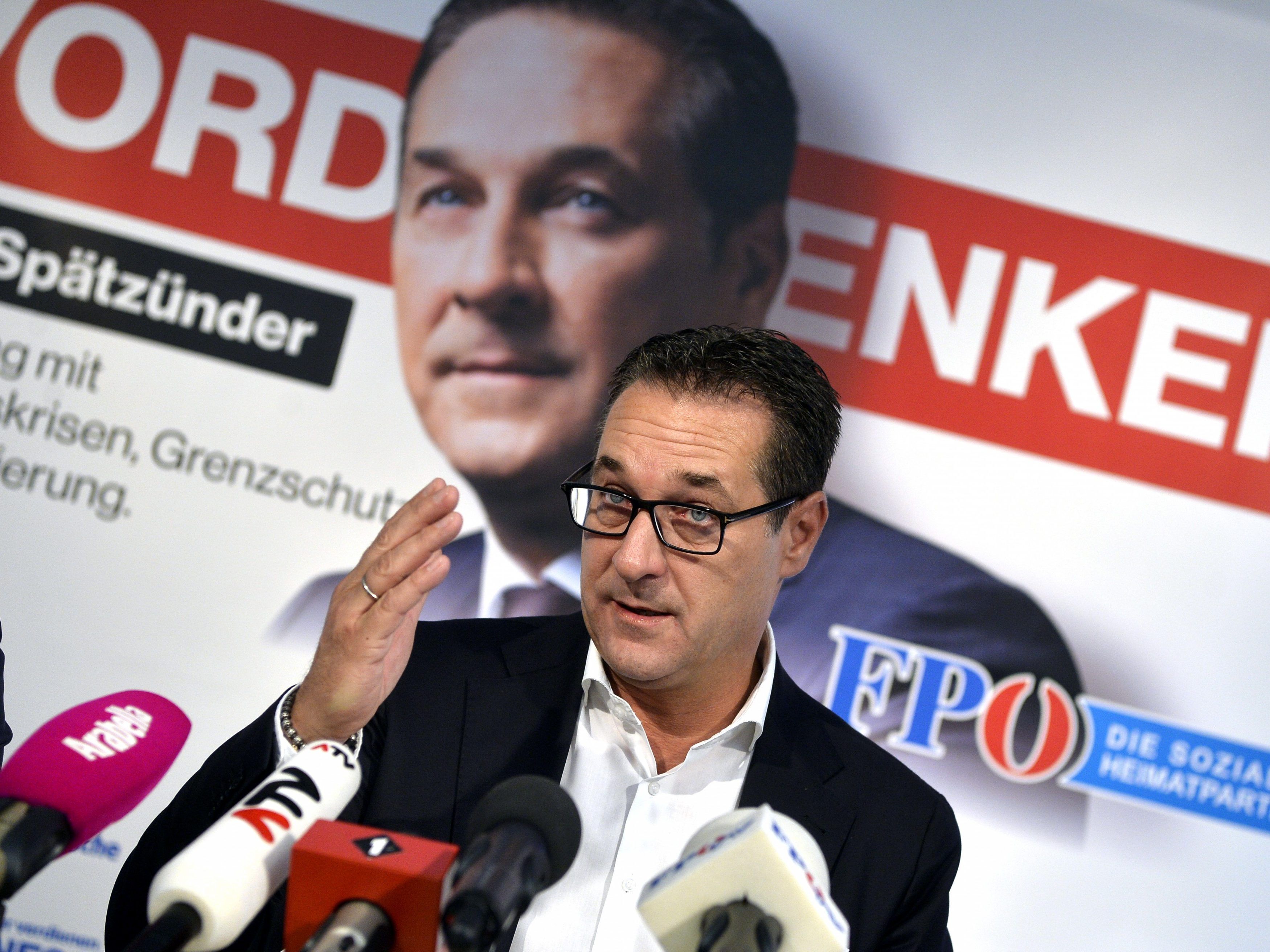 FPÖ-Obmann Heinz Christian Strache bei der Präsentation der dritten Plakatwelle