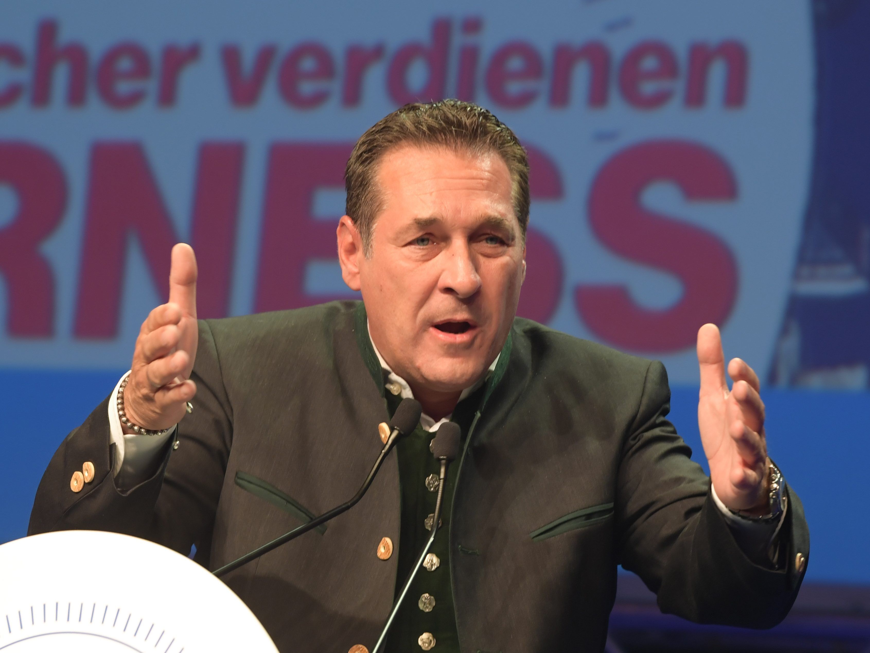 FPÖ-Chef Heinz-Christian Strache fasst für seine Person Innen- und Sozialministerium ins Auge.