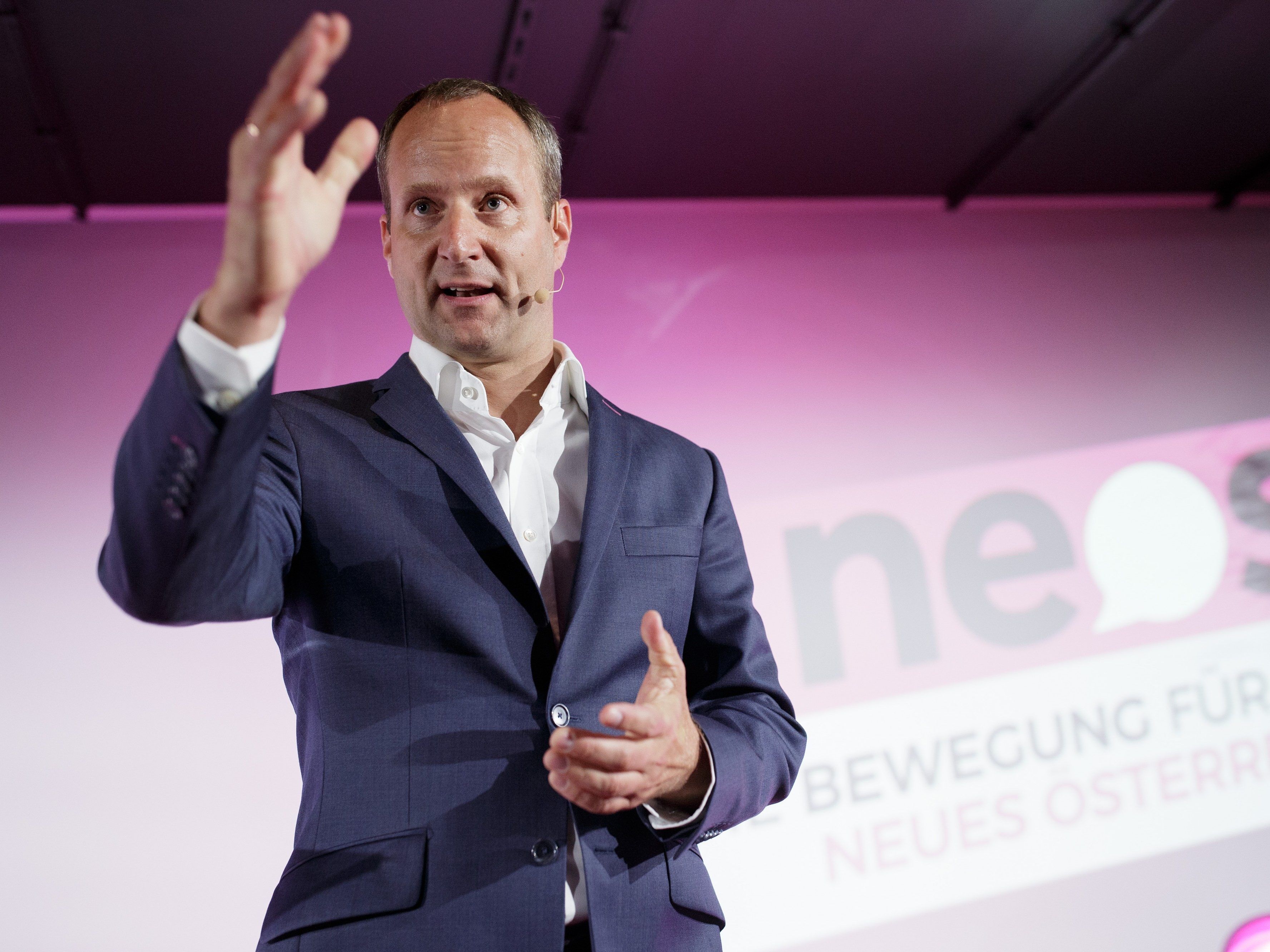 NEOS präsentieren "Chancen-Plan" zum Thema Bildung.