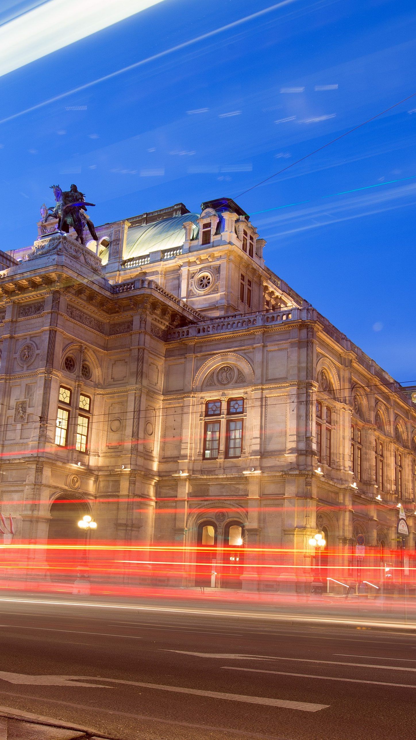 Die Wiener Staatsoper wurde mit 2.021 Tablets ausgestattet.
