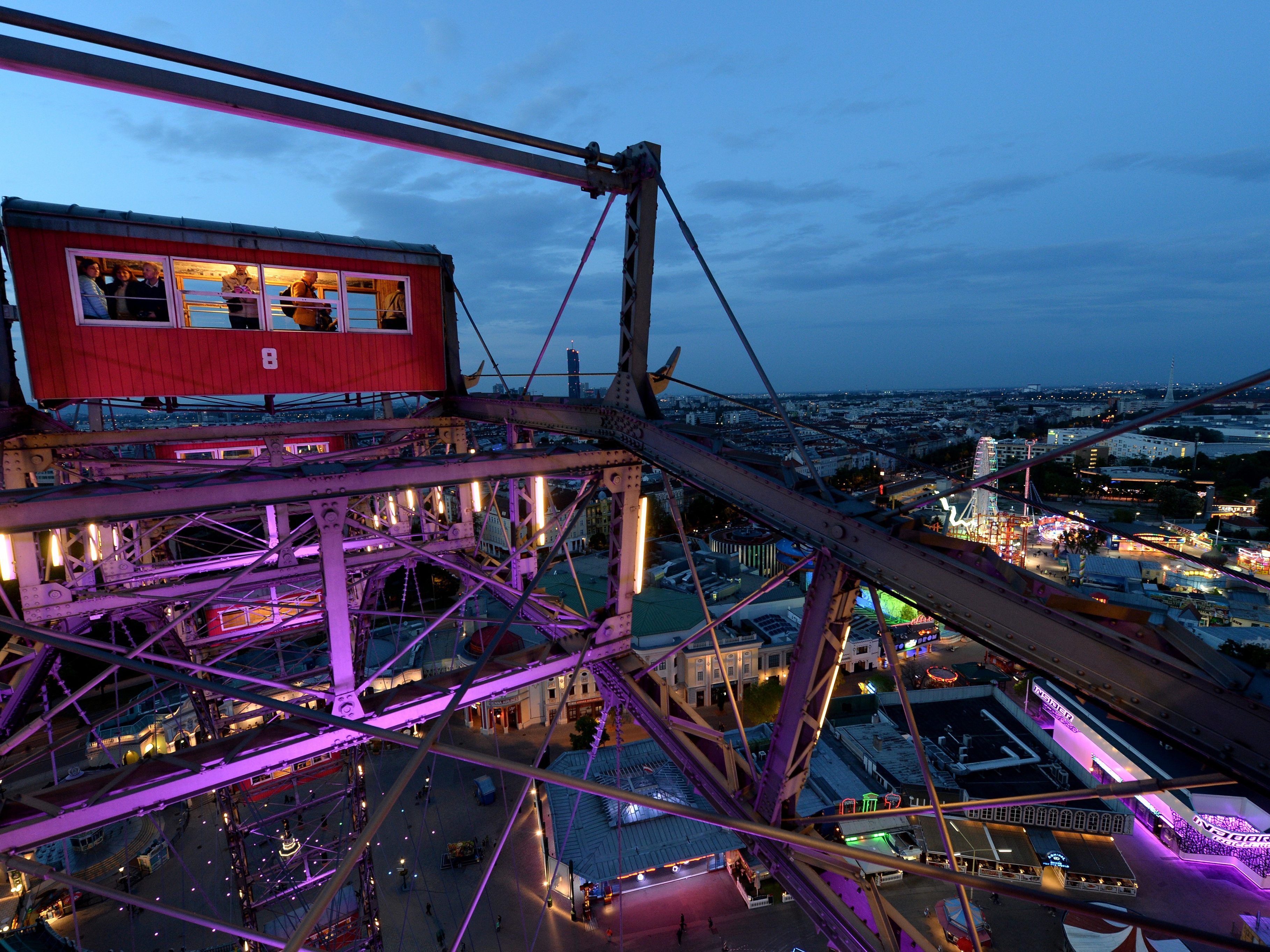 Ob per Auto oder den Wiener Linien, mit unseren Tipps klappt die Anreise zur Wiener Wiesn.