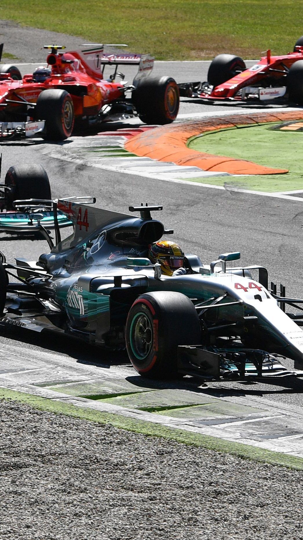 Der Mercedes-Pilot setzte sich am Sonntag vor seinem Teamkollegen Valtteri Bottas und Ferrari-Star Sebastian Vettel durch.