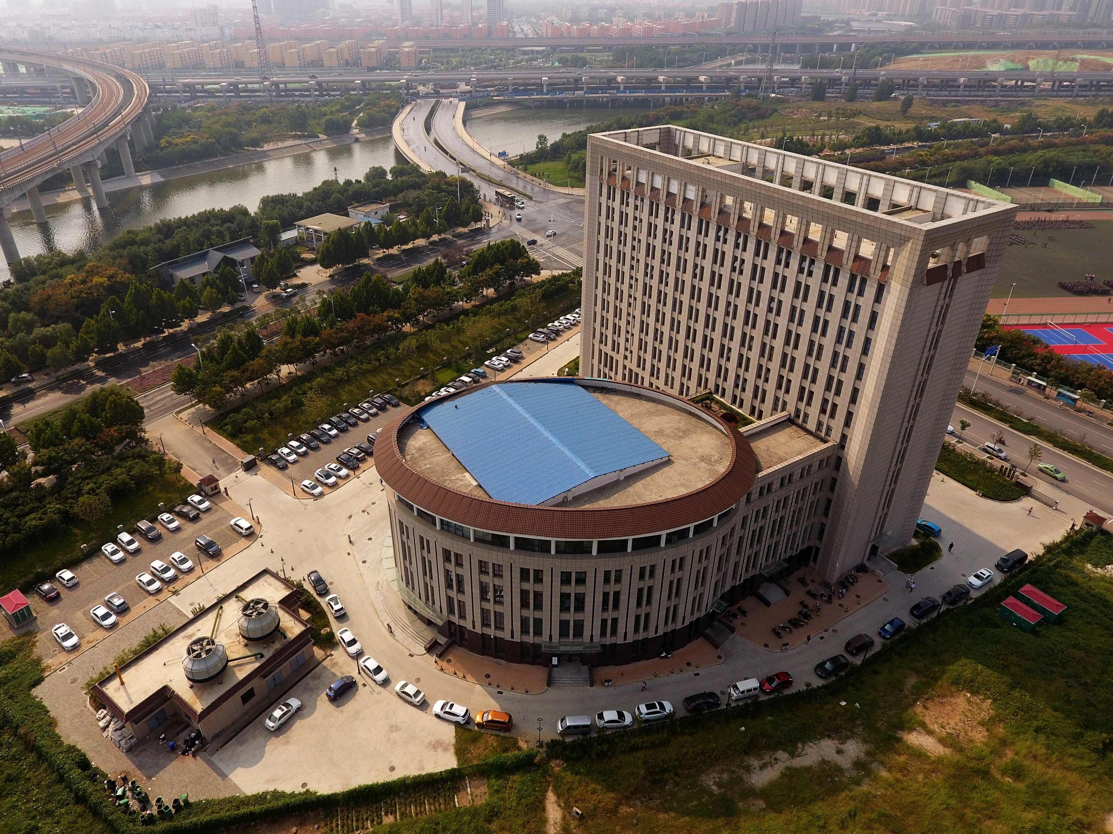 Diese chinesische Universität sieht aus wie eine gigantische Universität.