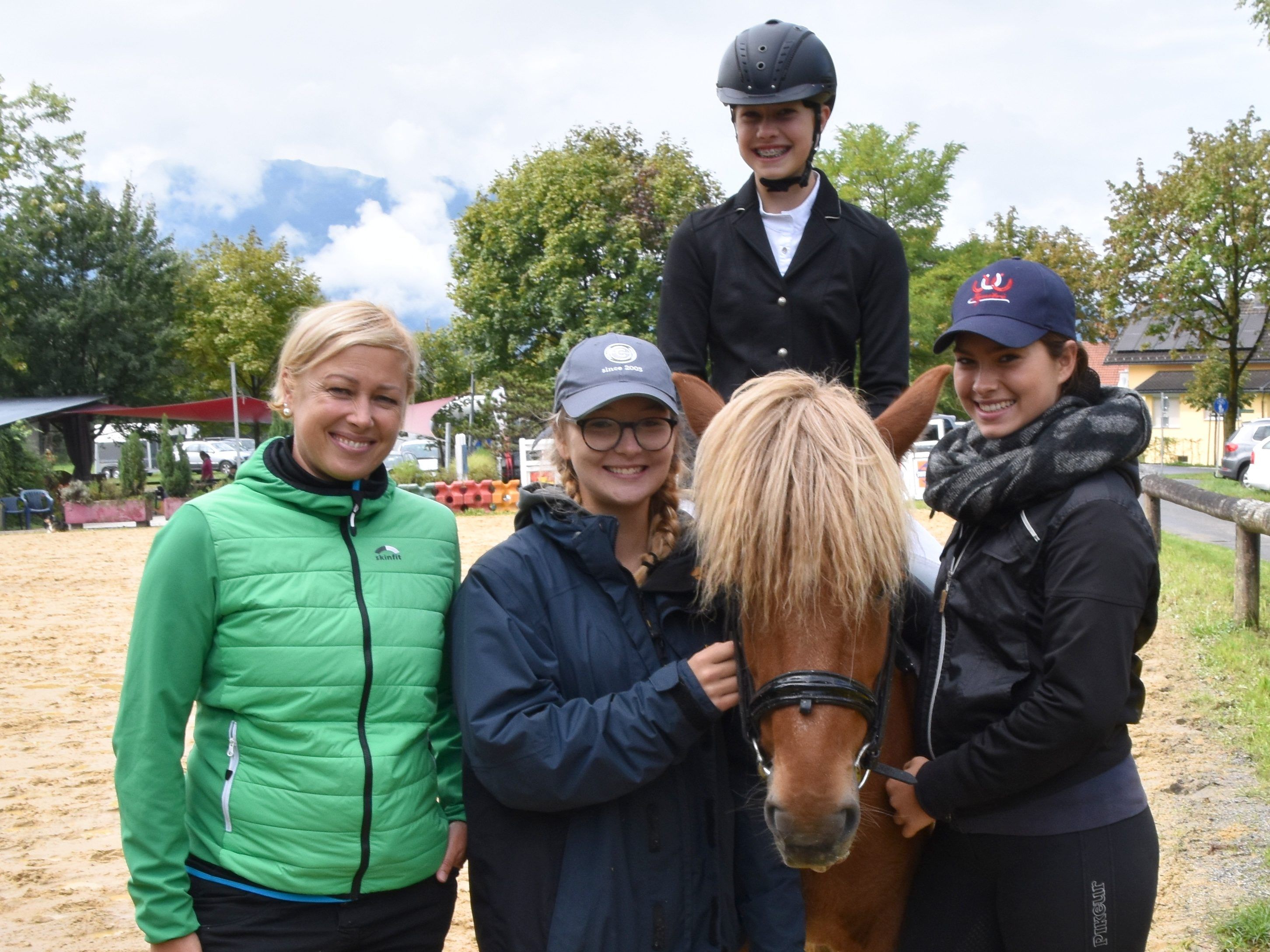 Sandra und Hannah Berchtold, Francesca Galler und Laura Grabher Sandra und Hannah Berchtold, Francesca Galler und Laura Grabher