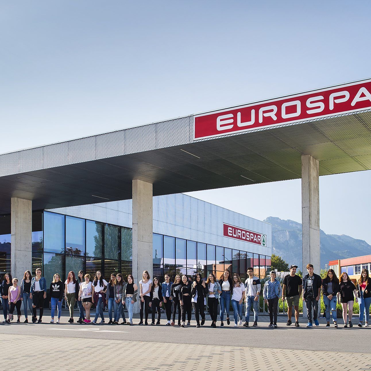 Rund 50 neue Lehrlinge besichtigten gleich am ersten Tag verschiedene SPAR-Märkte.