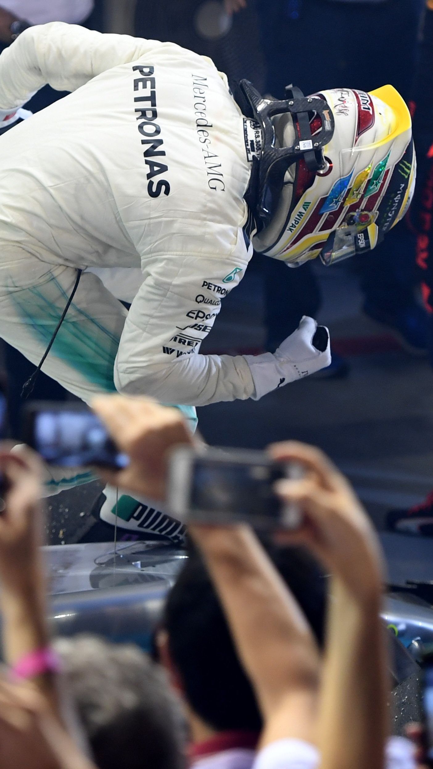 Lewis Hamilton konnte vom Ferrari-Doppel-Ausfall am Start maximal profitieren.