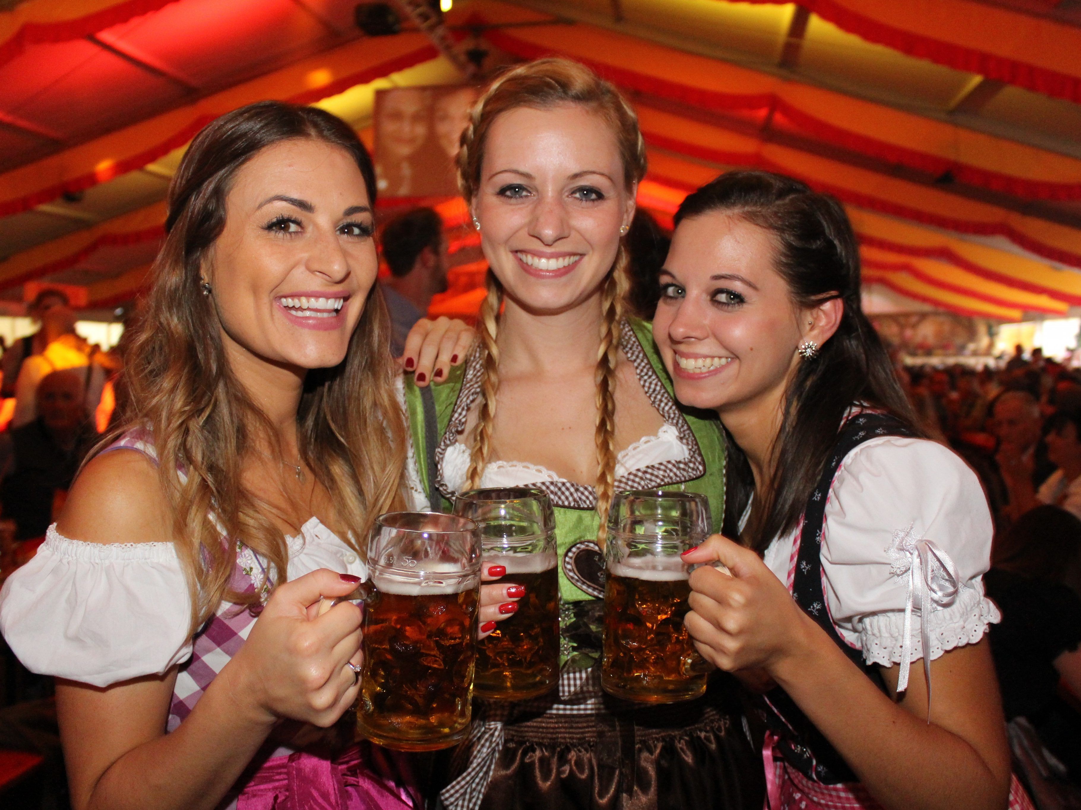 Nathi, Kathi und Lena feierten das Bockbierfest fröhlich und ausgelassen.