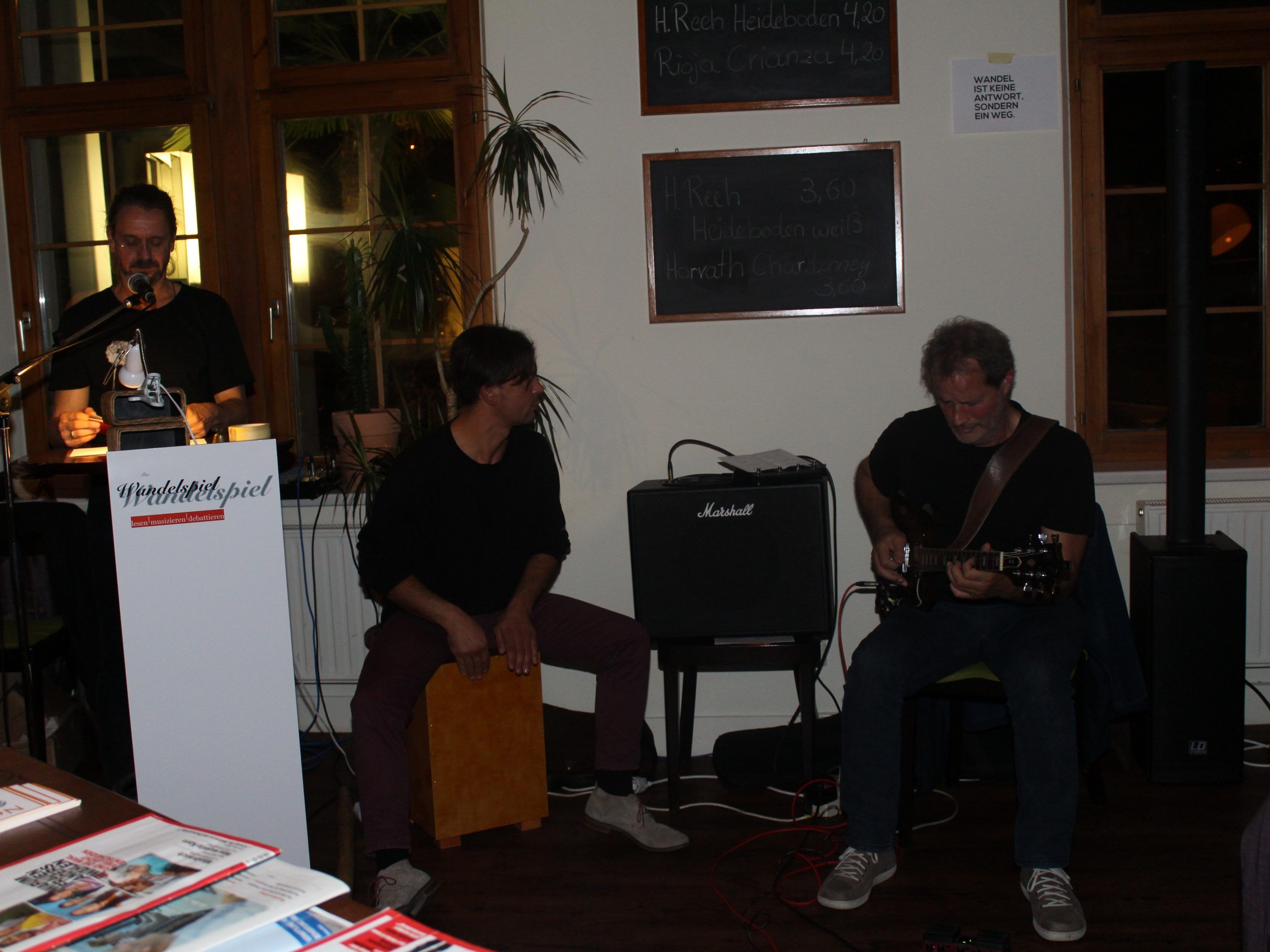 Musik mit politischer Diskussion mit dem Trio Wandelspiel im Glashaus Musik mit politischer Diskussion mit dem Trio Wandelspiel im Glashaus