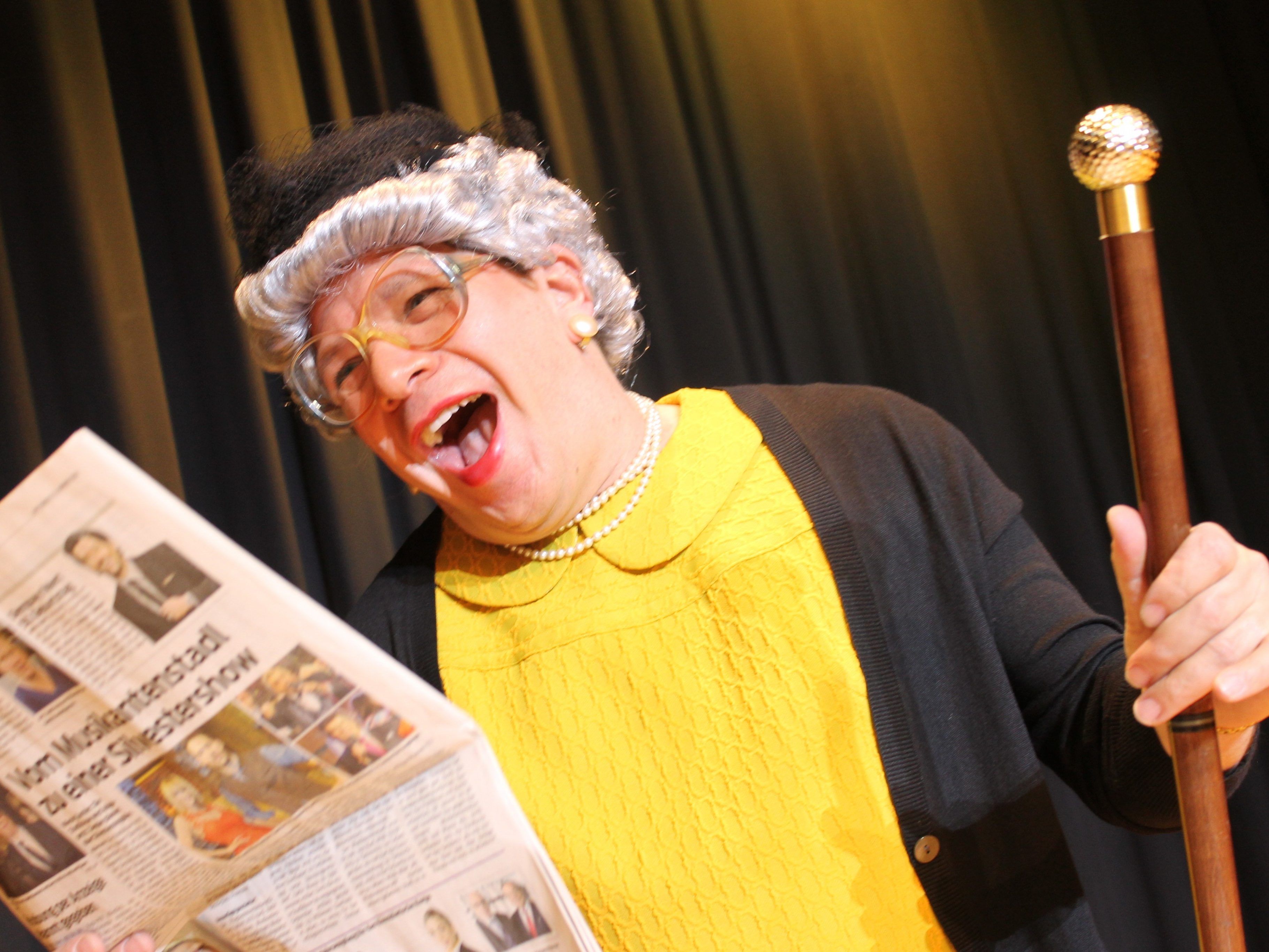 Oma Lilli-Darsteller Christian Mair startet seine Herbstpremiere mit der erfolgreichen Comedyserie in Göfis Oma Lilli-Darsteller Christian Mair startet seine Herbstpremiere mit der erfolgreichen Comedyserie in Göfis