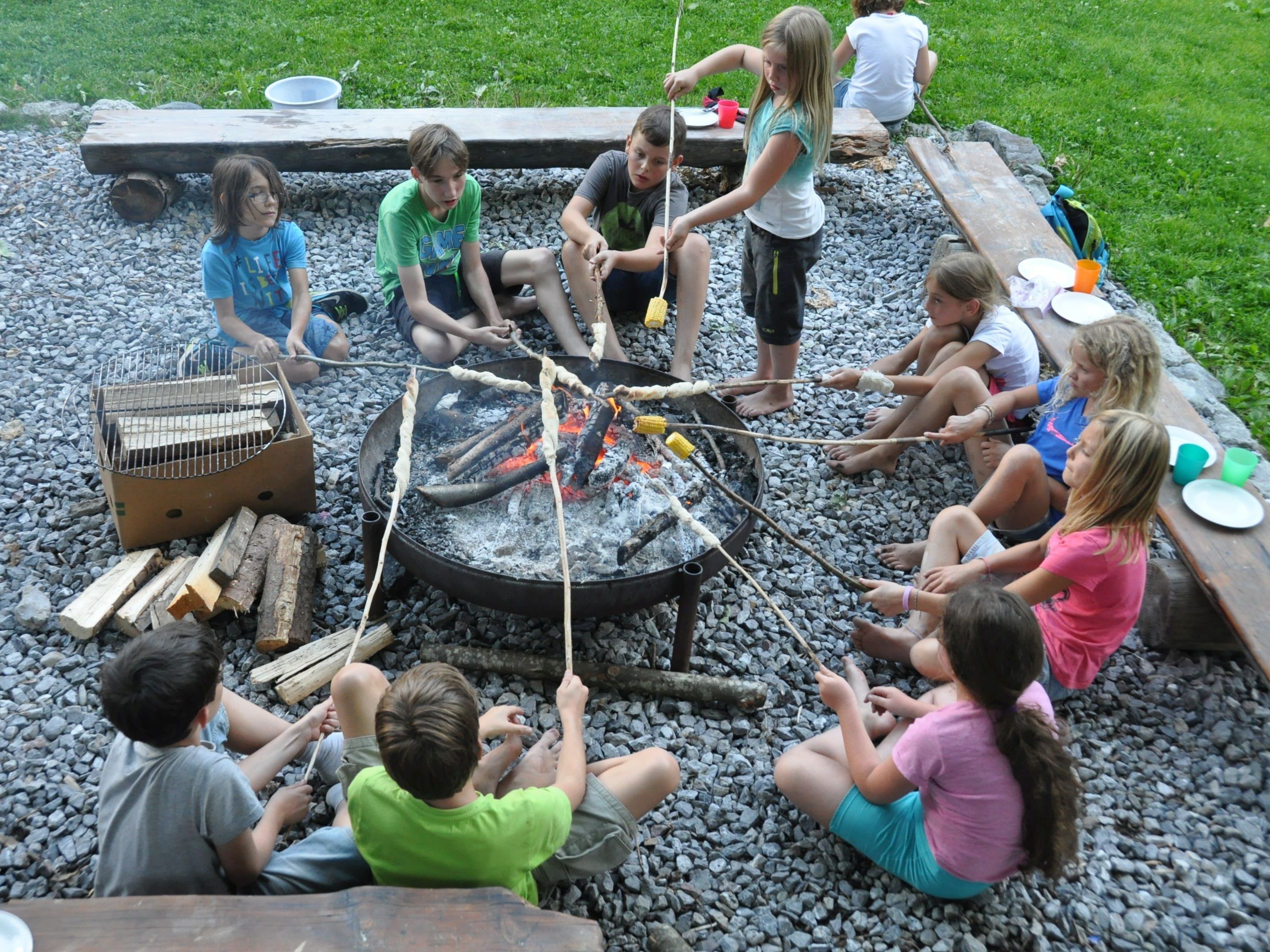 Am Lagerfeuer wird der Zusammenhalt der Kinder und Jugendlichen besonders spürbar