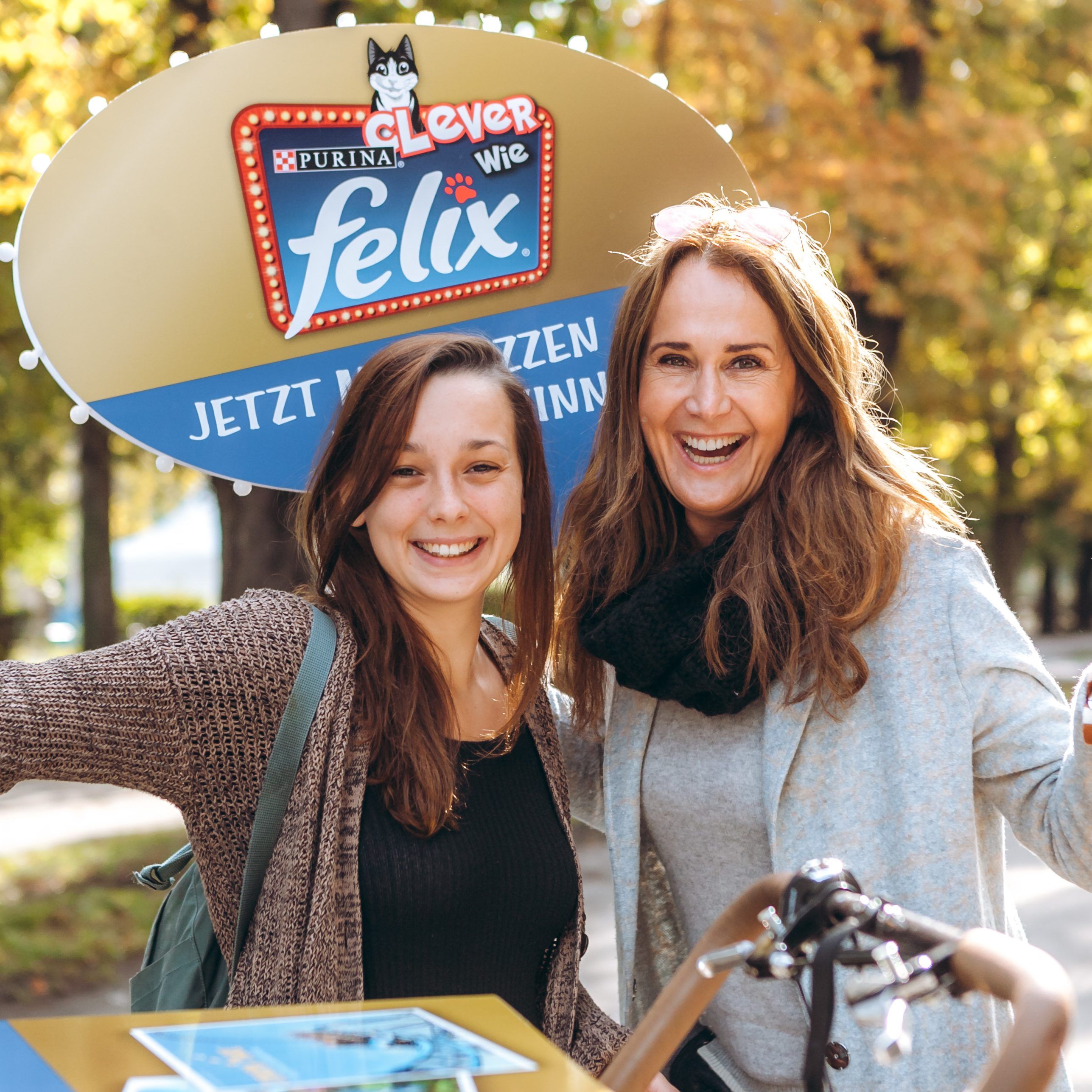 Maggie Entenfellner als Quizmaster im Rahmen der ersten großen FELIX Quiztour im Einsatz