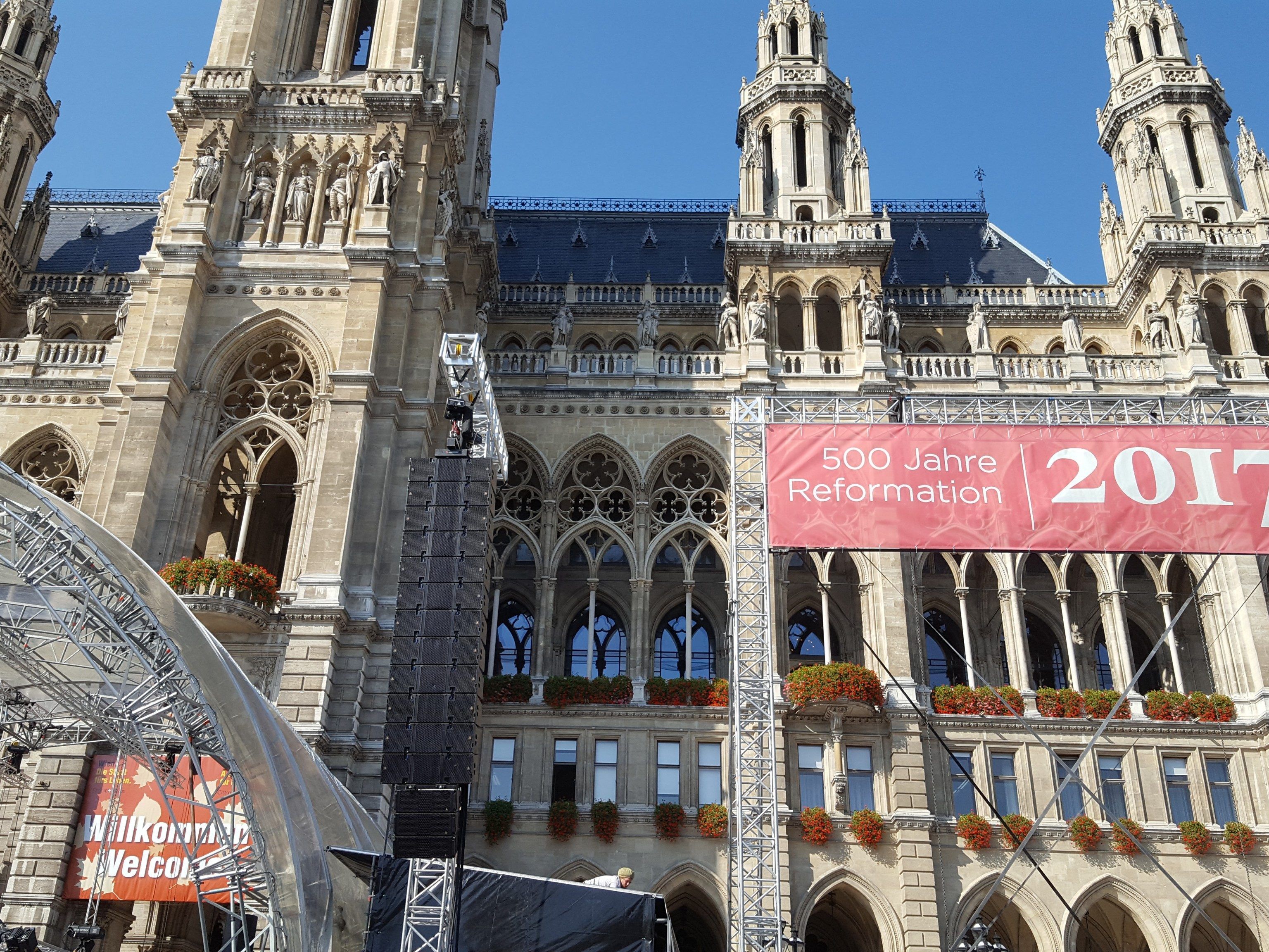 Das Jubiläum 500 Jahre Reformation wird am Wiener Rathausplatz gefeiert. Das Jubiläum 500 Jahre Reformation wird am Wiener Rathausplatz gefeiert.