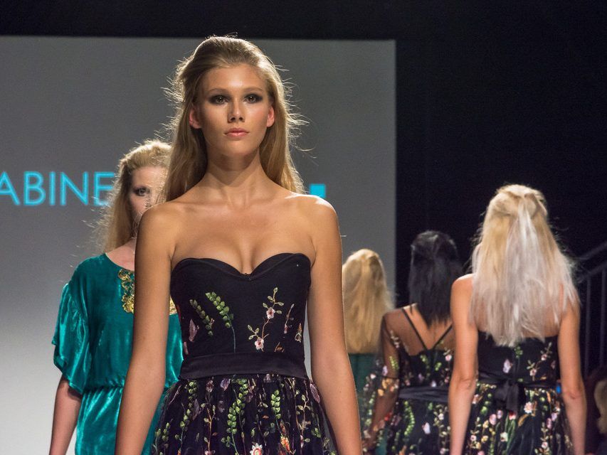 Sabine Karner und Anelia Peschev als Highlights bei MQ Vienna Fashion Week 2017. Sabine Karner und Anelia Peschev als Highlights bei MQ Vienna Fashion Week 2017.
