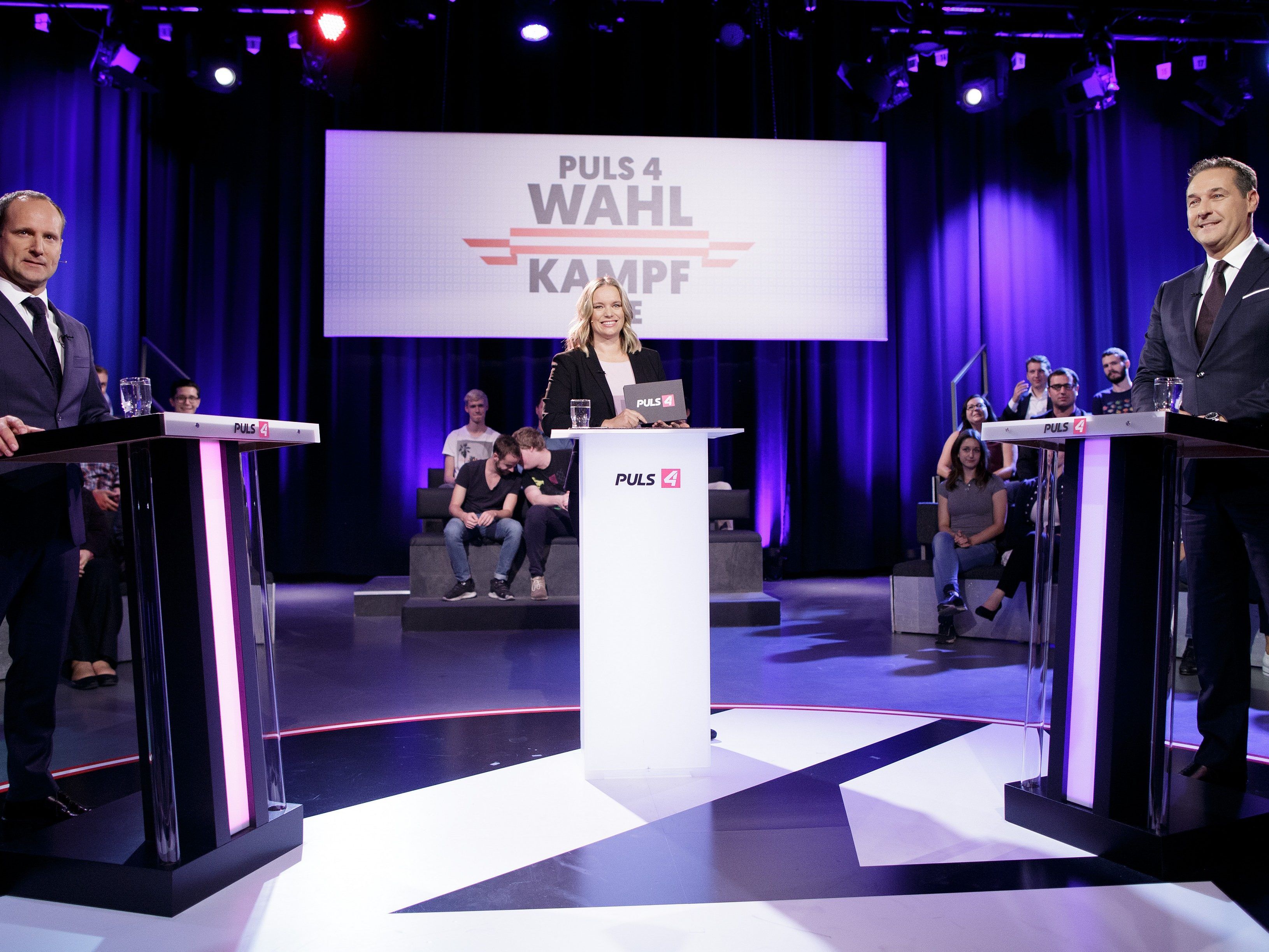 Im ersten TV-Duell trafen Heinz-Christian Strache (FPÖ) und Matthias Strolz (NEOS) aufeinander