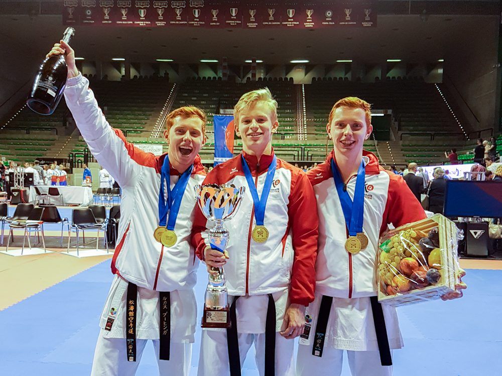 KATA Team mit Lukas Buchinger, Vincent Forster, Christoph Buchinger KATA Team mit Lukas Buchinger, Vincent Forster, Christoph Buchinger