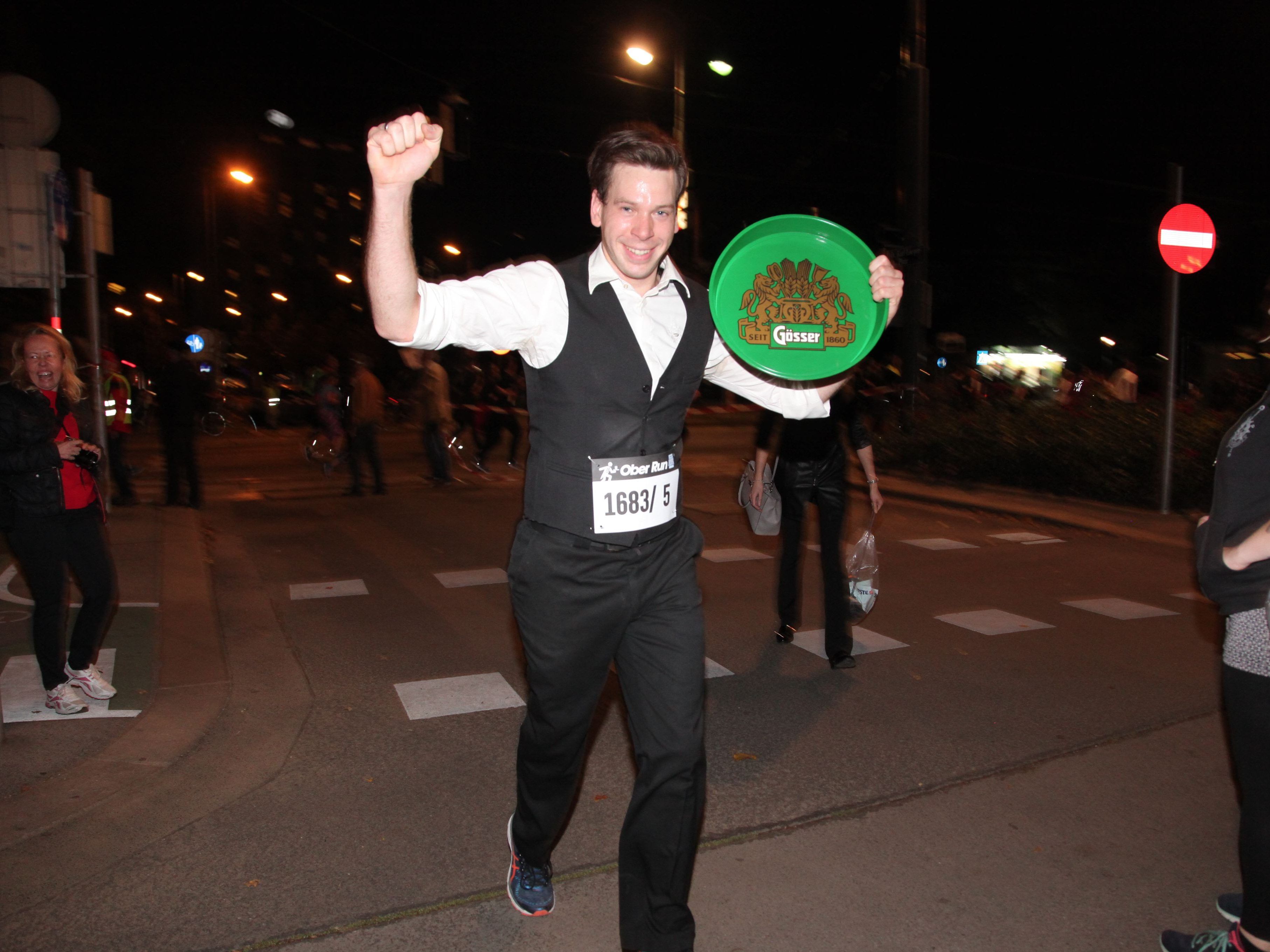Beim Wiener Ober Run wurden die schnellsten Kellner gekürt. Beim Wiener Ober Run wurden die schnellsten Kellner gekürt.