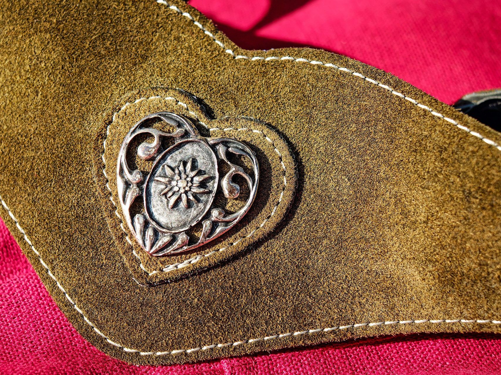 Bei der Trachtenkleidung auf der Wiener Wiesn ist einiges zu beachten.