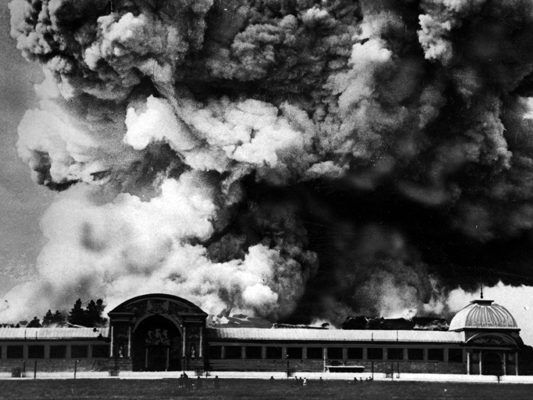 Vor 80 Jahren stand die Rotunde in Vollbrand. Vor 80 Jahren stand die Rotunde in Vollbrand.