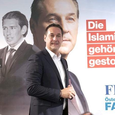 Zweite von drei Plakatwellen