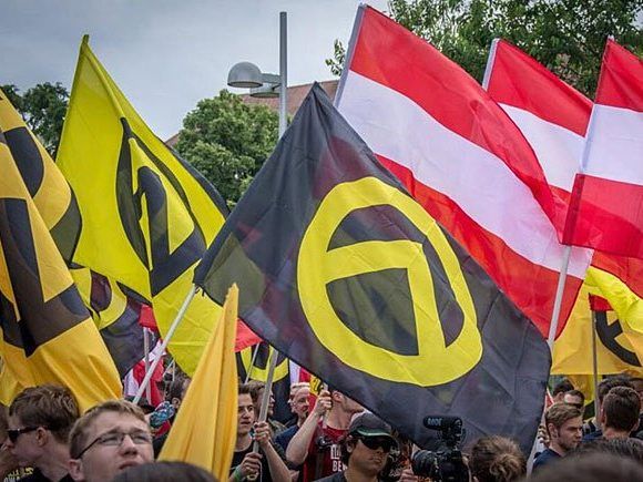 Die Identitären marschieren am Kahlenberg auf Die Identitären marschieren am Kahlenberg auf