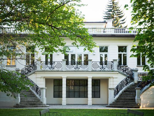 Die Klimt Villa beherbergt das letzte Atelier des Künstlers Gustav Klimt. Die Klimt Villa beherbergt das letzte Atelier des Künstlers Gustav Klimt.