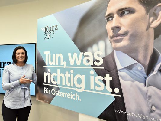 Elisabeth Köstinger präsentierte die ersten offiziellen ÖVP-Wahlplakate.