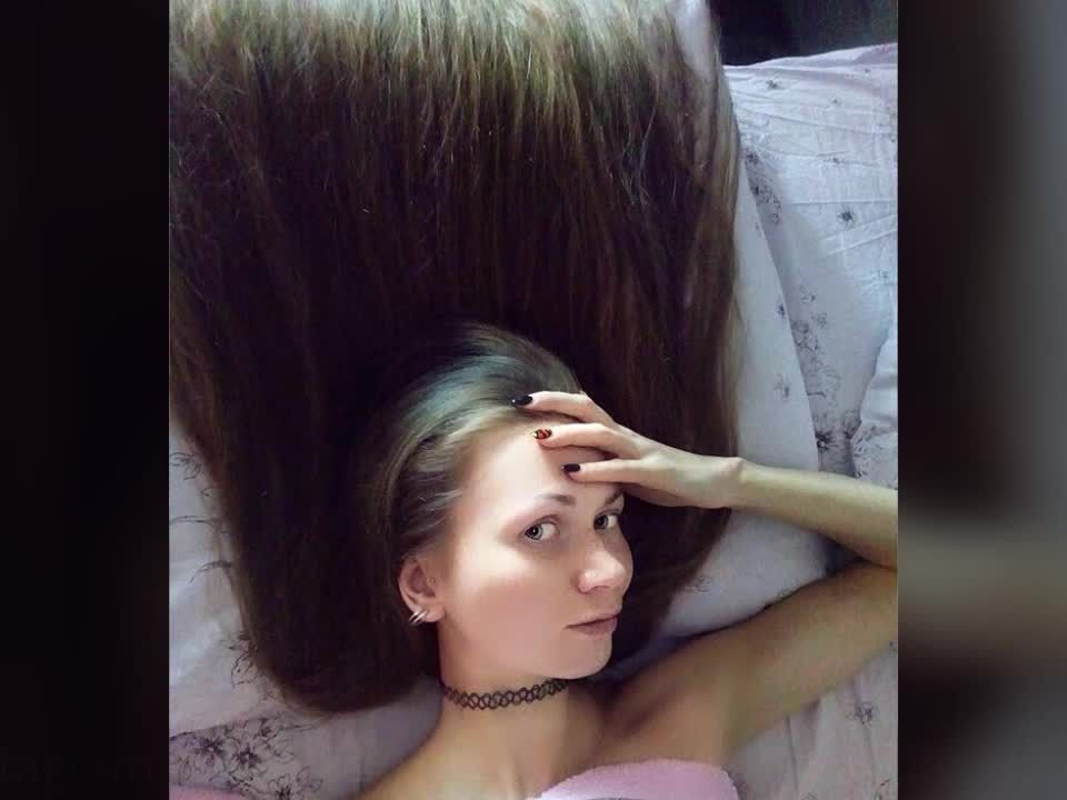 Diese Frau lässt ihre Haare schon seit 2013 wachsen. Diese Frau lässt ihre Haare schon seit 2013 wachsen.