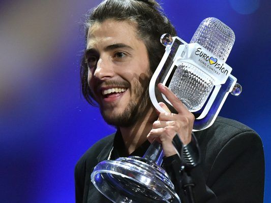 Der Sänger Salvador Sobral benötigt dringend eine Herztransplantation. Der Sänger Salvador Sobral benötigt dringend eine Herztransplantation.