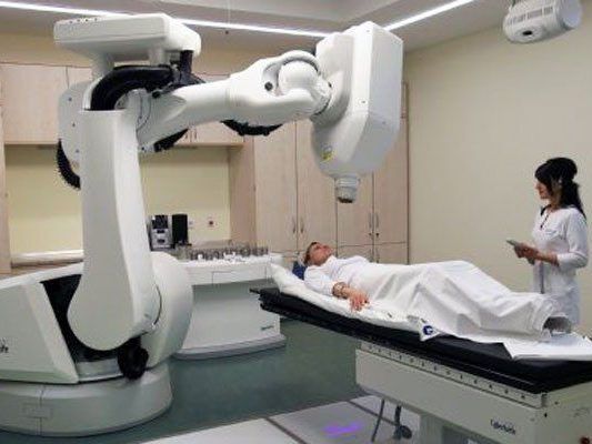 Es gibt neue Strahlentherapie-Geräte in Wien. Es gibt neue Strahlentherapie-Geräte in Wien.