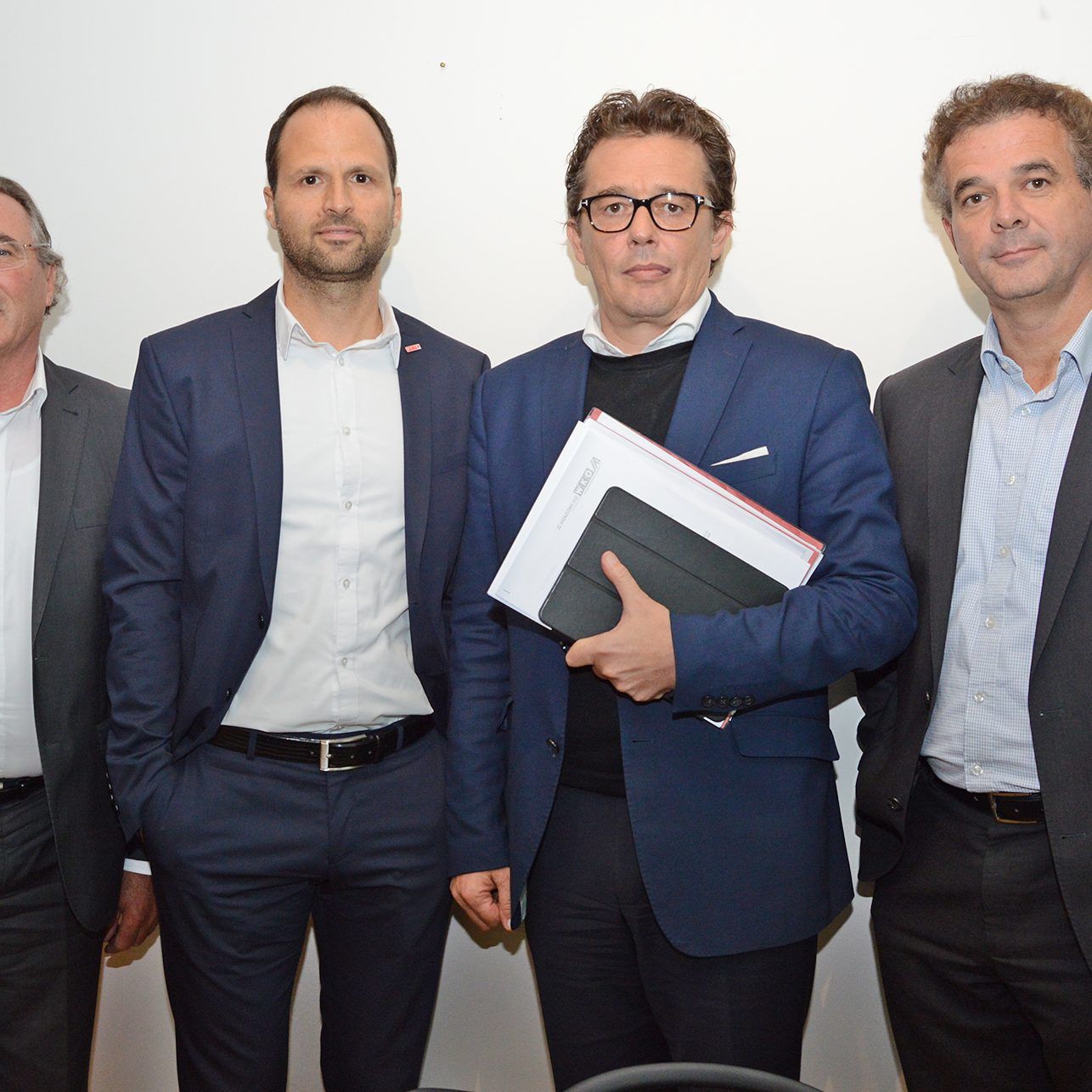 Dr. Christoph Jenny (rechts) und Mag. Marco Tittler (2. von links) zum neuen Direktorenteam bestellt