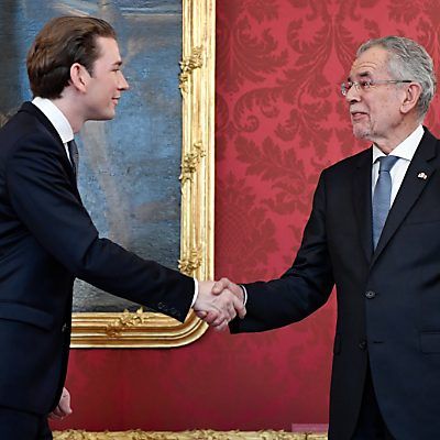 Kurz erstattet Bericht