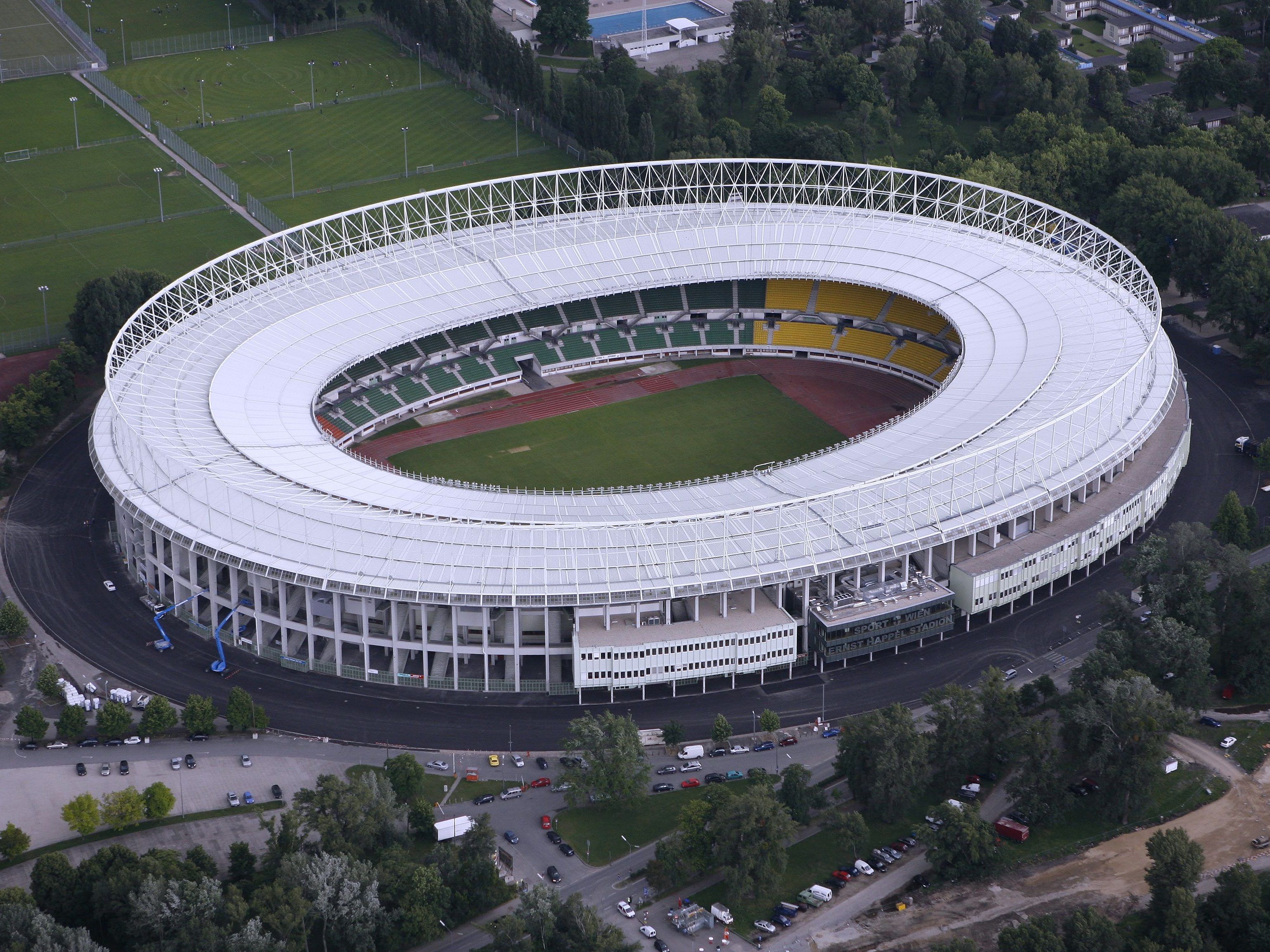 Im Ernst Happel-Stadion in Wien wird dem legendären Namengeber gedacht Im Ernst Happel-Stadion in Wien wird dem legendären Namengeber gedacht
