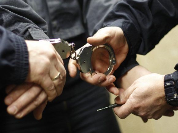 Der gesuchte Tatverdächtige wurde von der Polizei festgenommen. Der gesuchte Tatverdächtige wurde von der Polizei festgenommen.