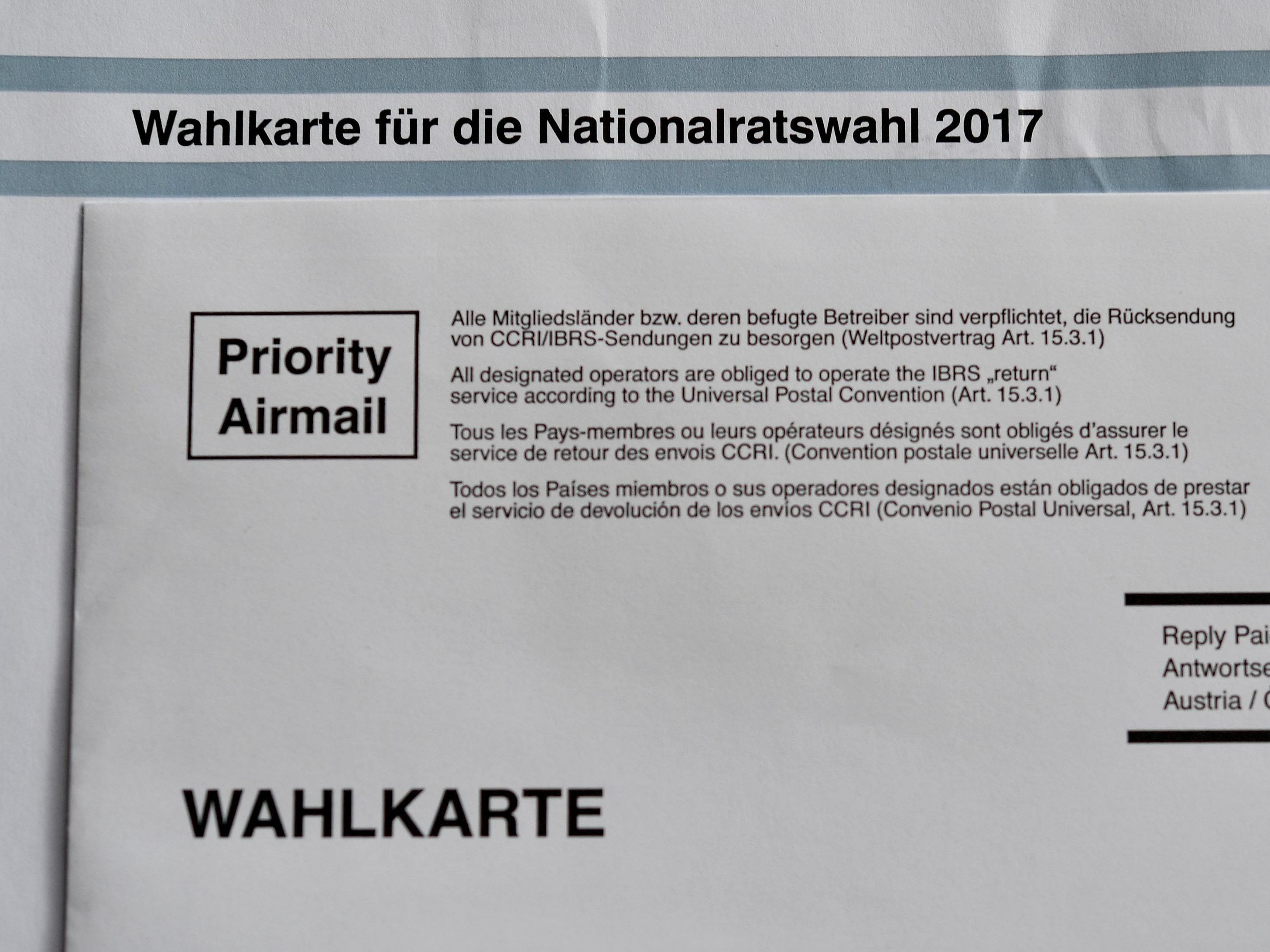 Die Wahlkarten-Auszählung zur Nationalratswahl könnte noch bis Dienstag dauern.