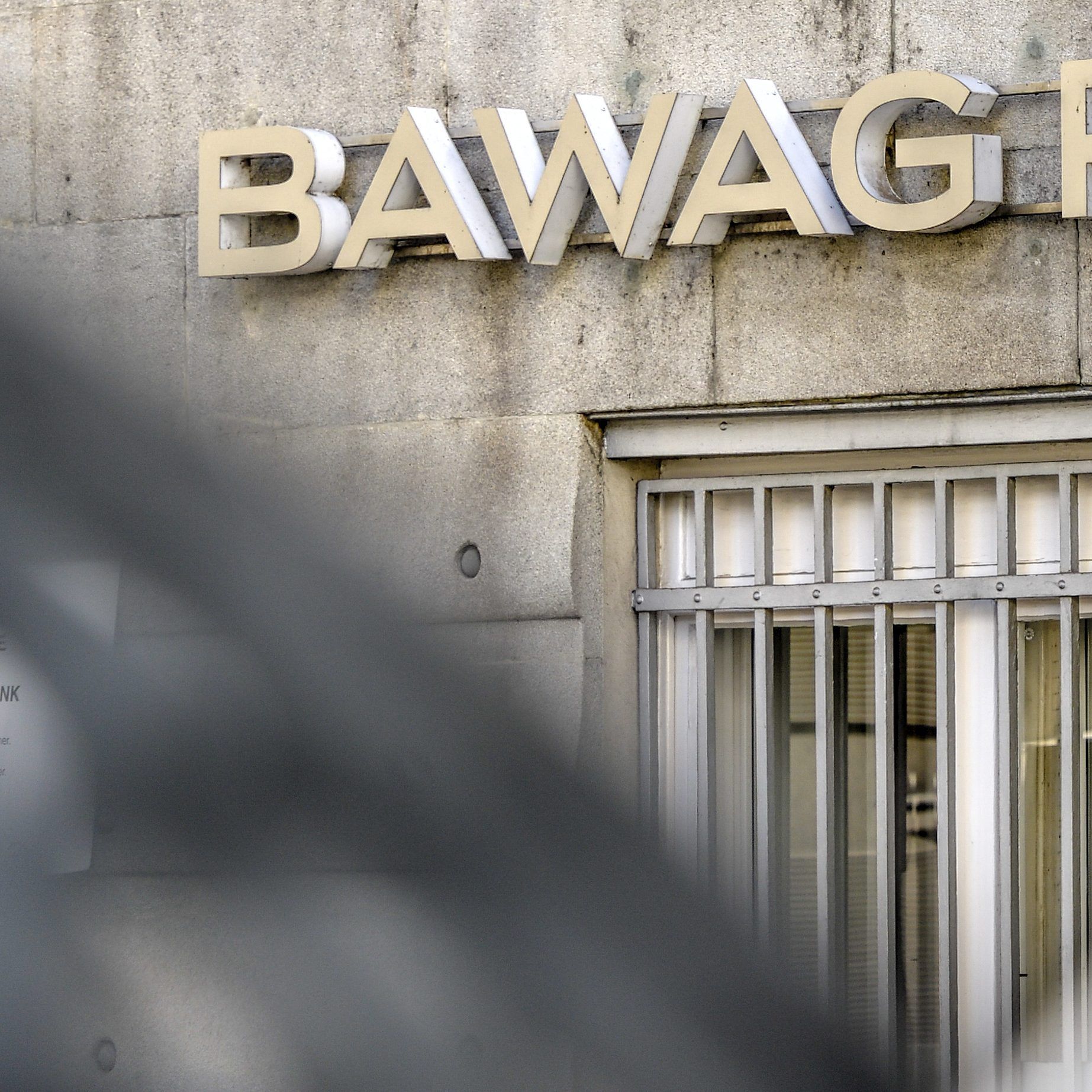 Der Ausgabepreis der BAWAG-Aktien im Rahmen des IPO ist mit 48 Euro je Aktie festgelegt worden.