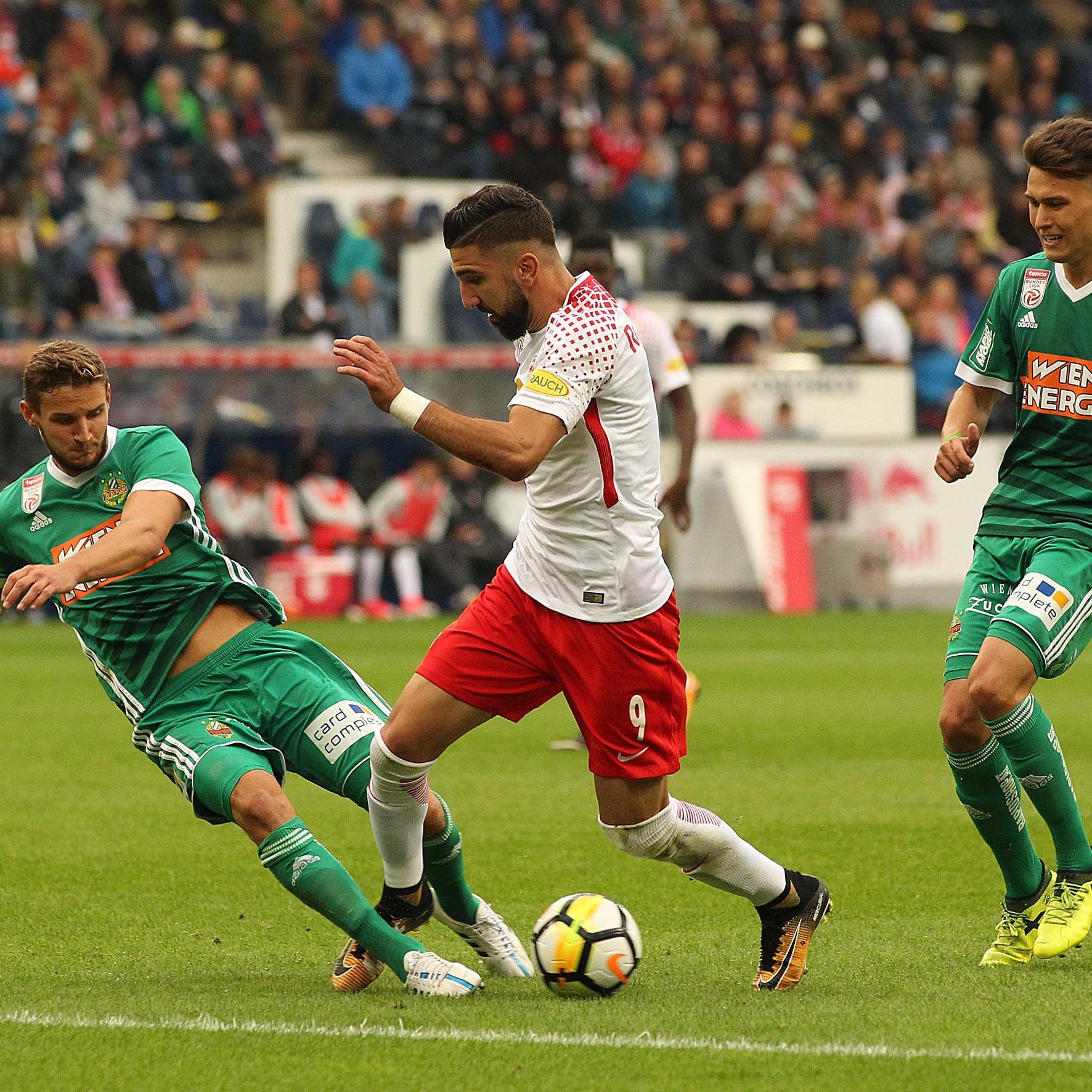 Die tipico-Bundesliga wird ab der Saison 2018/19 exklusiv auf Sky zu sehen sein.