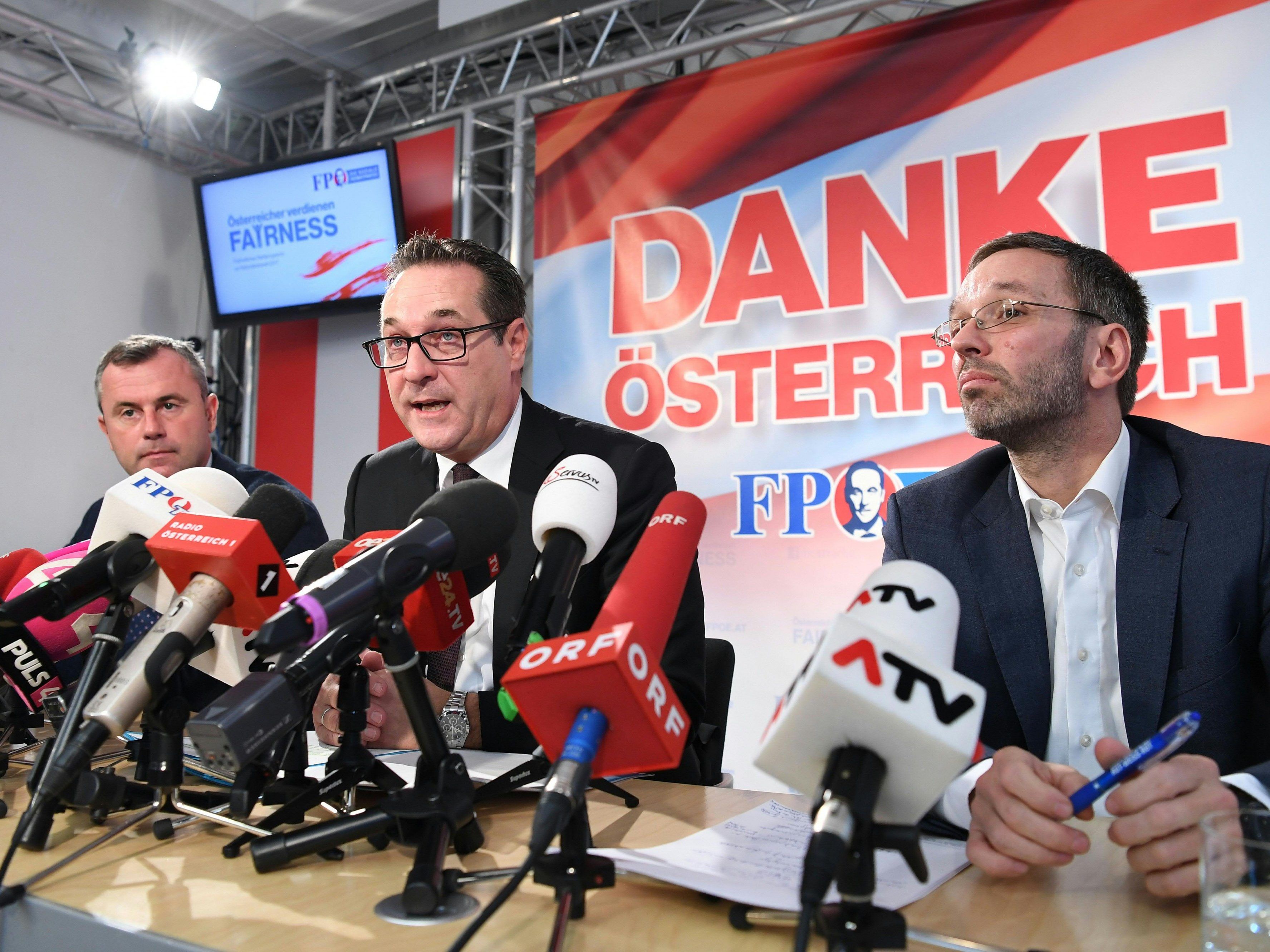 FPÖ-Chef Heinz-Christian Strache, flankiert von Norbert Hofer (l.) und Herbert Kickl.